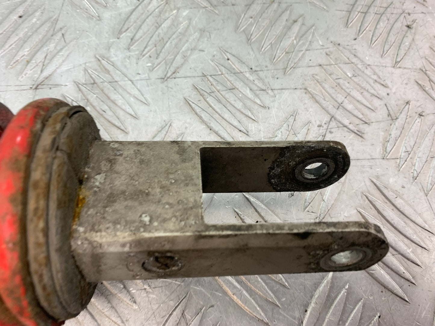 TRIUMPH 955i DAYTONA REAR SHOCK  YEAR 2002-2006 (CMB1229)