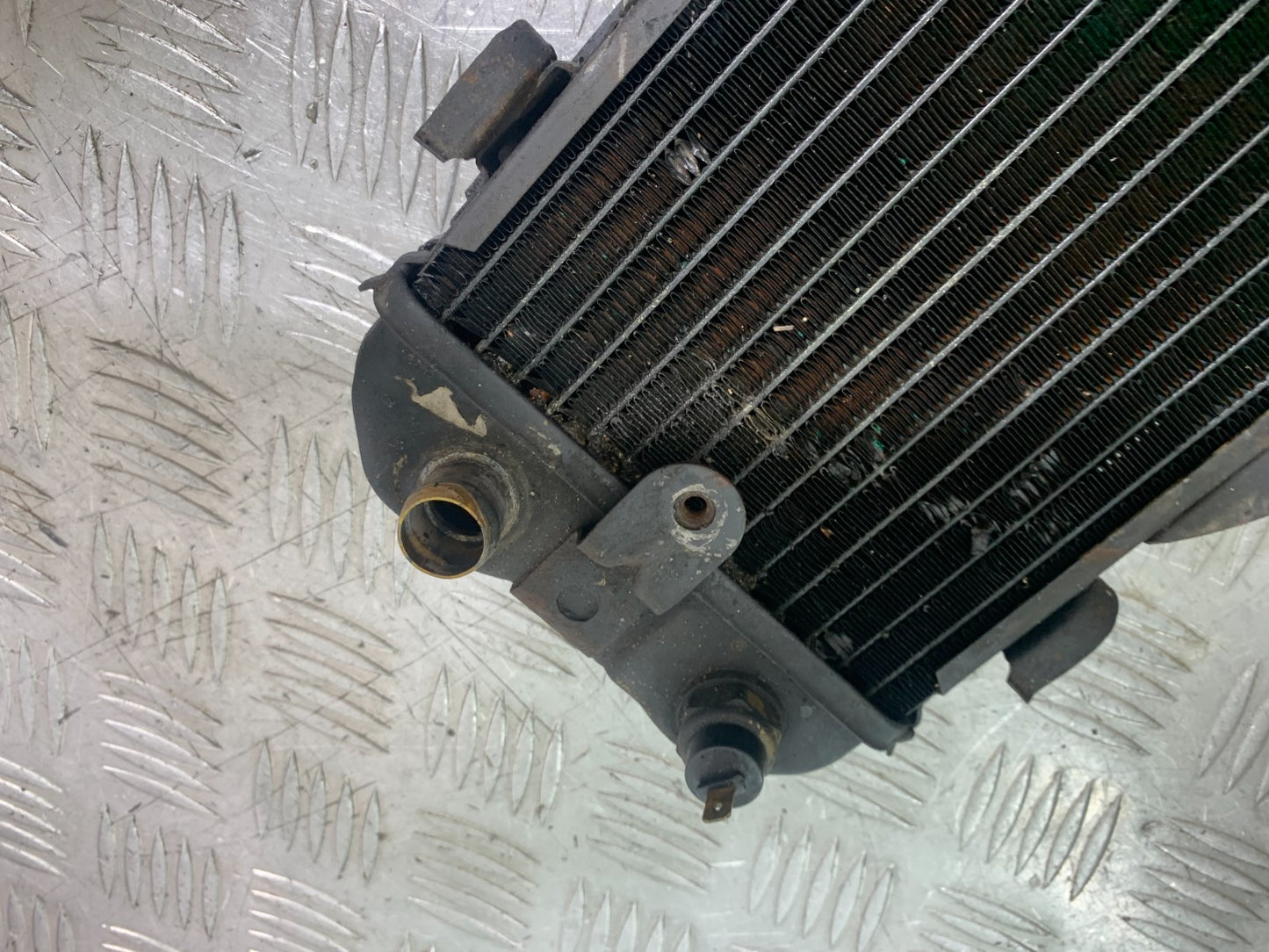 HONDA VT700 VT 700 SHADOW RADIATOR   YEAR 1984-85 (CMB1328)