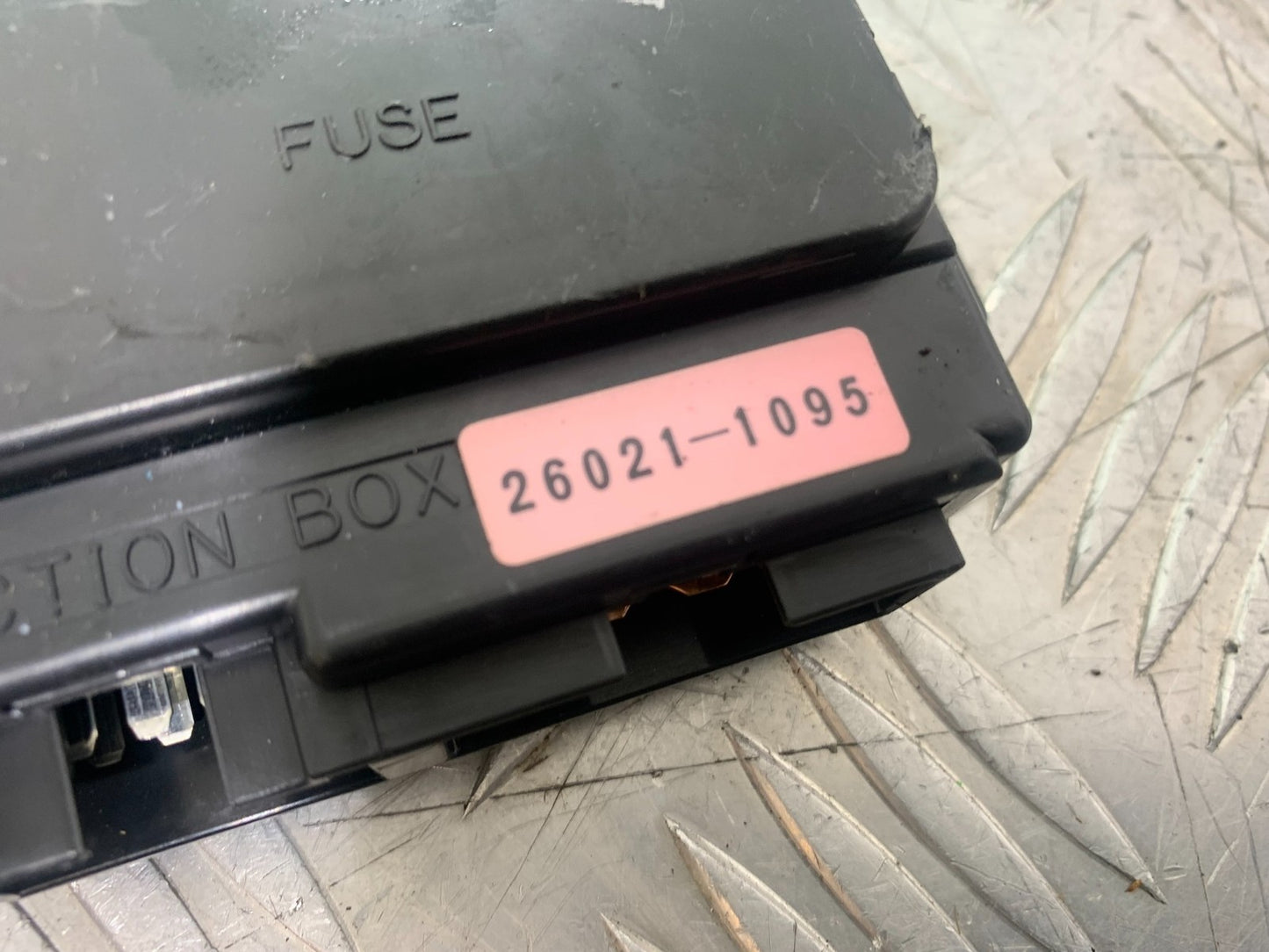 KAWASAKI ZX9R ZX9 E1 FUSE BOX   YEAR 2000-01 (CMB1171)