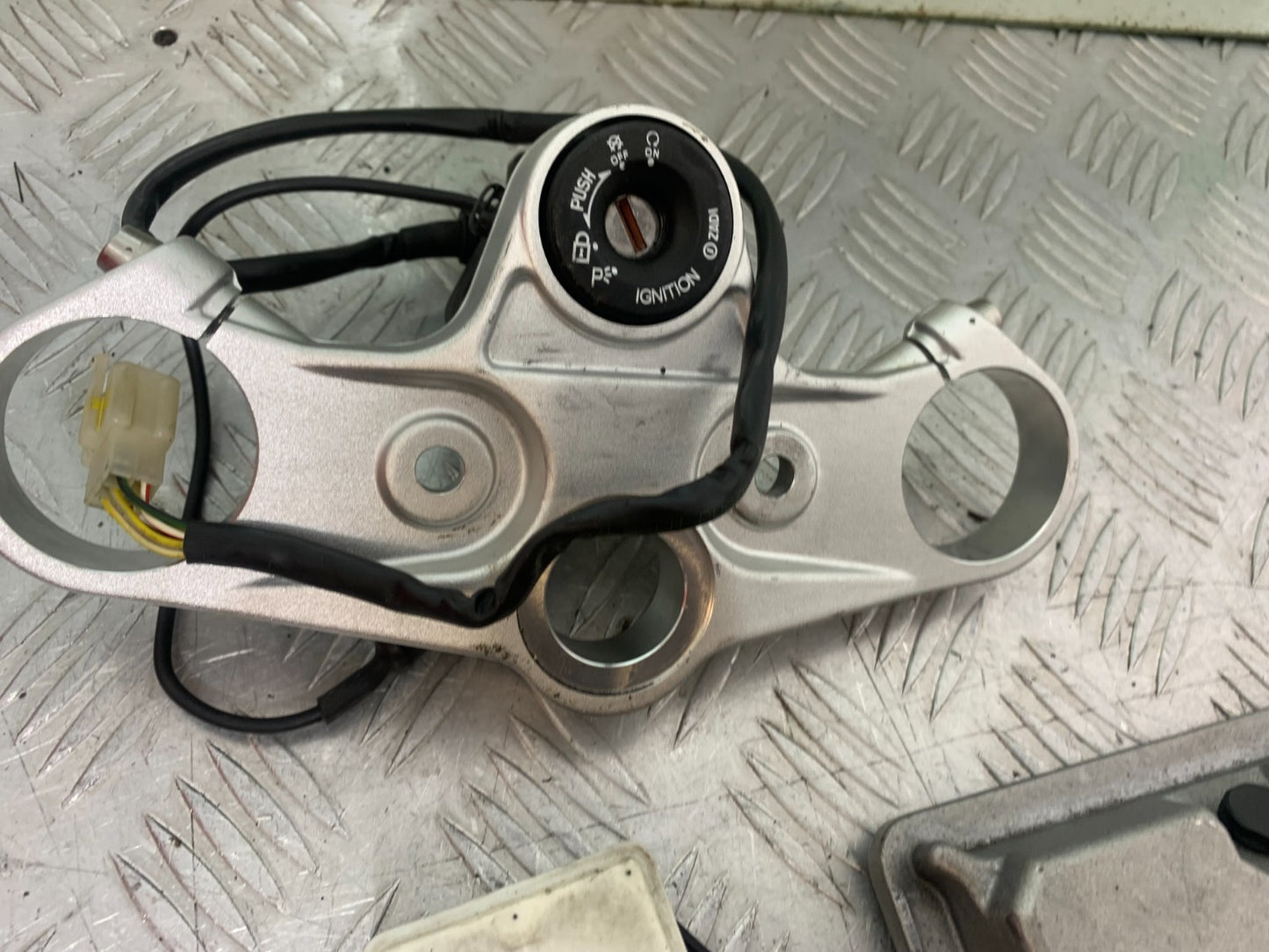 APRILIA TUONO 1000 V4R ECU LOCKS KEYS  YEAR 2011-13  (CMB1331)