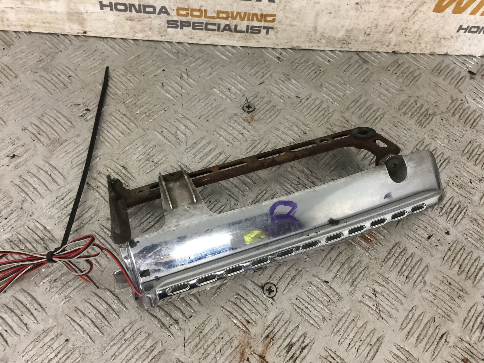 HONDA GL1800 GL 1800 RIGHT CHROME ENGINE COVER   YEAR 2004-10 ABS (STOCK 890)