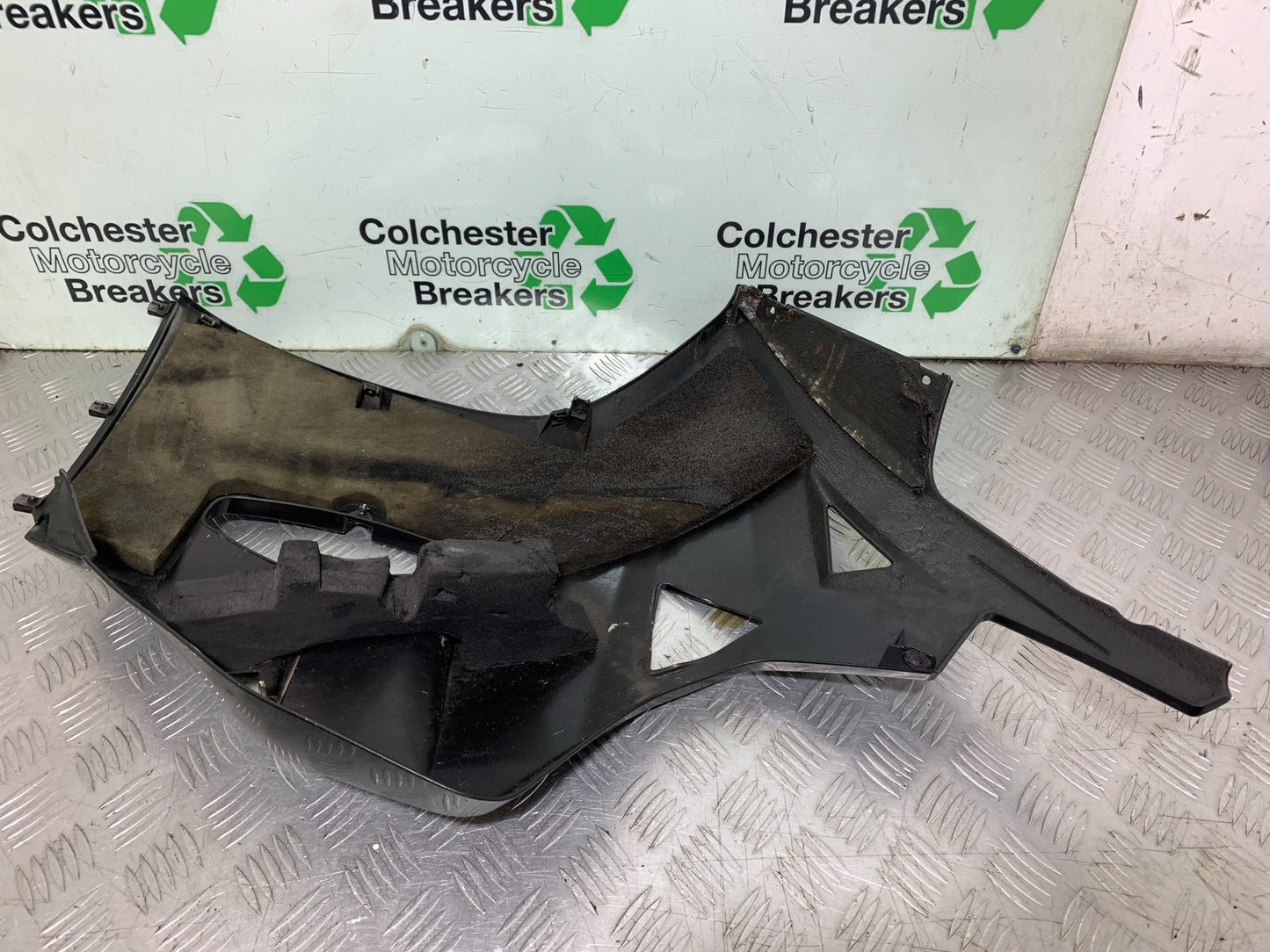TRIUMPH 1050 SPRINT ST LEFT SIDE FAIRING  2003-2011 (CMB1285)