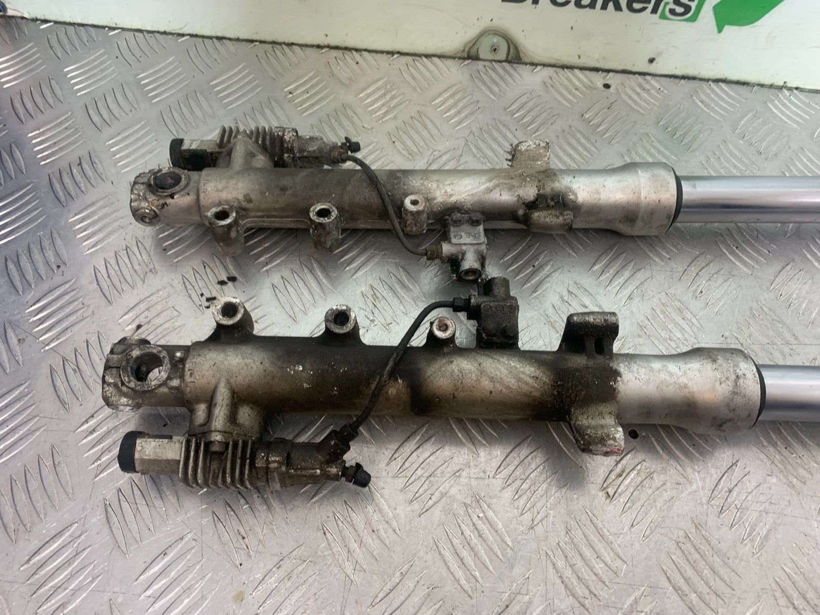 KAWASAKI GPZ600 GPZ 600 FORKS  YEAR 1988-90 (CMB1258)