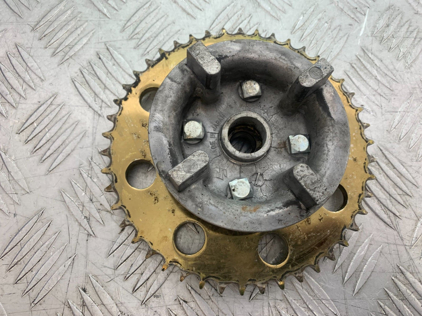 SUZUKI GP100 GP 100 REAR SPROCKET CARRIER   YEAR 1978-1988 (CMB1259)