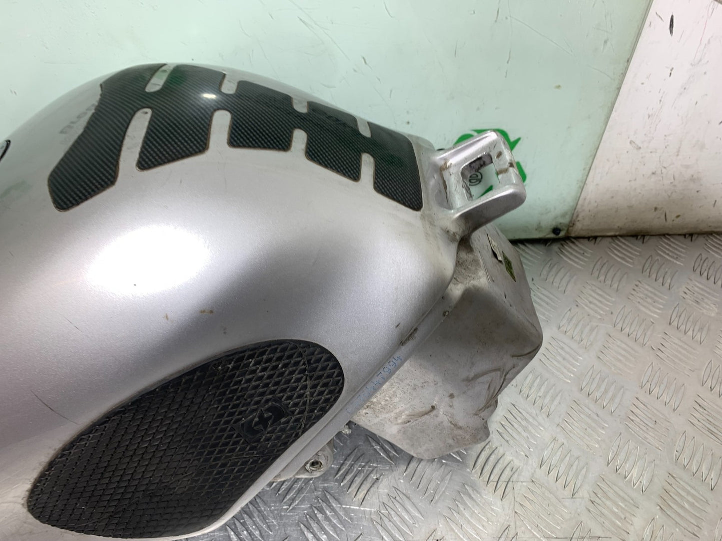 TRIUMPH 955i DAYTONA PETROL TANK  YEAR 2002-2006 (CMB1229)