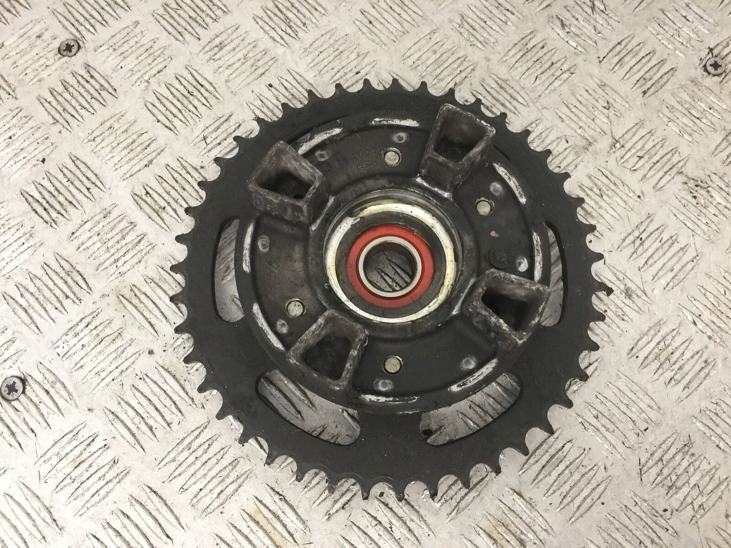KAWASAKI Z750 Z 750 SPROCKET CARRIER YEAR 2004-2006  (STOCK 871)