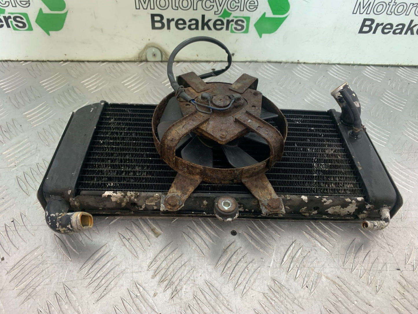 YAMAHA FZS600 FAZER 600 RADIATOR AND FAN YEAR 1998-2001 (CMB1267)
