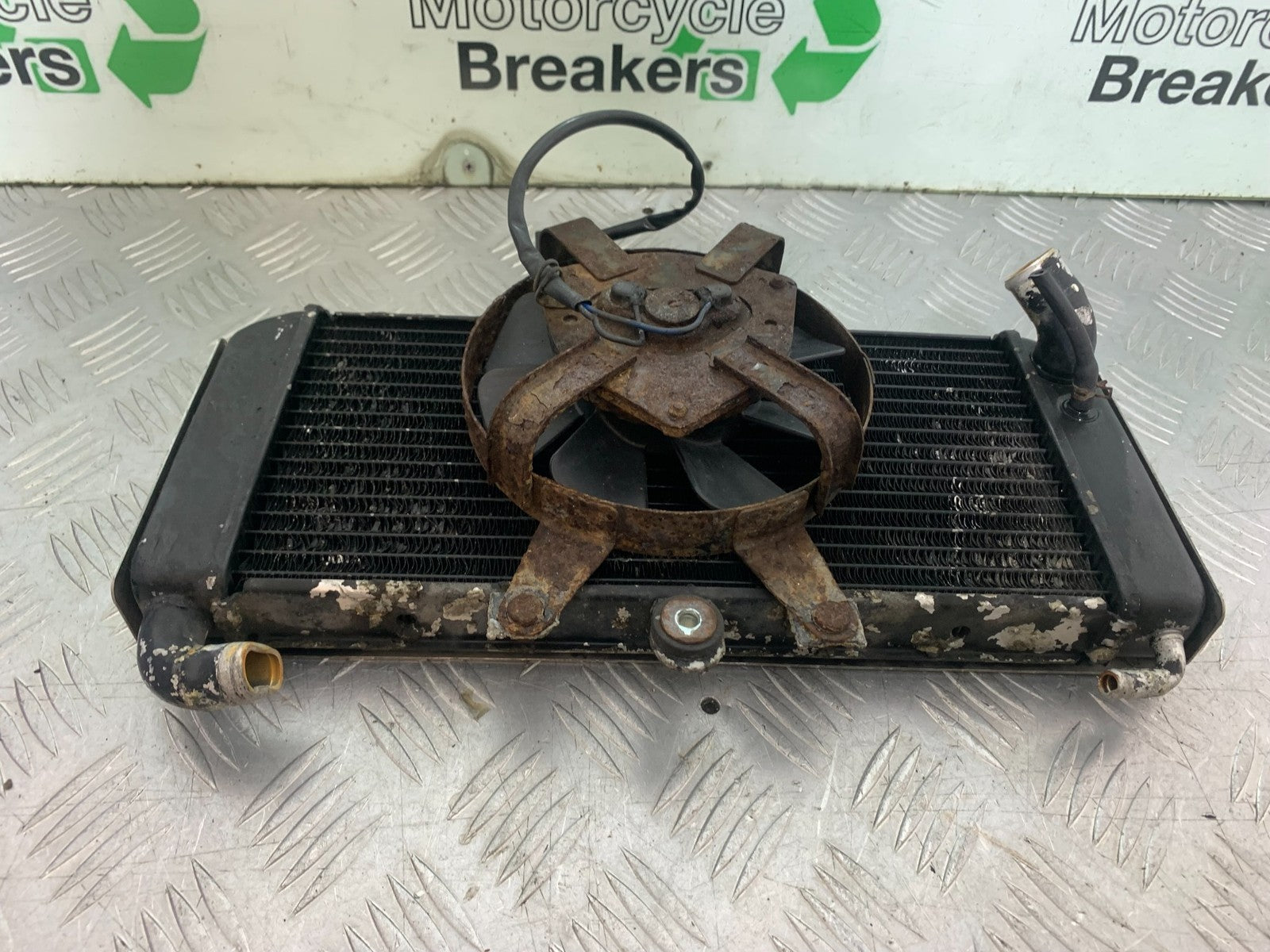 YAMAHA FZS600 FAZER 600 RADIATOR AND FAN YEAR 1998-2001 (CMB1267)