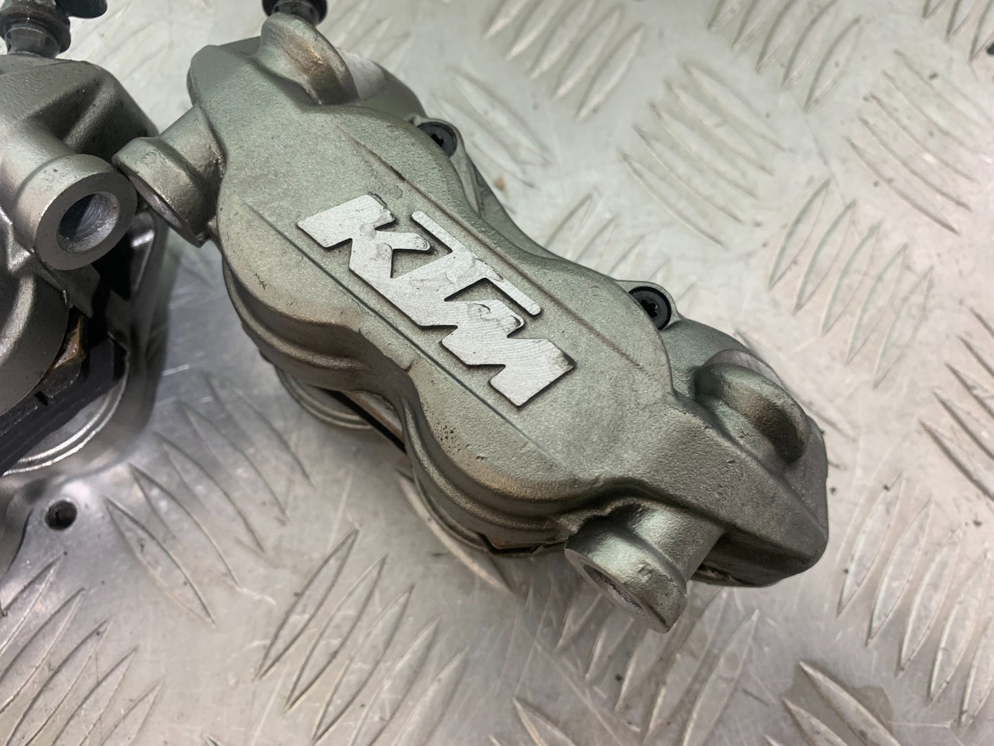 KTM 790 DUKE FRONT BRAKE CALIPERS  YEAR 2018-2021  (CMB11150)
