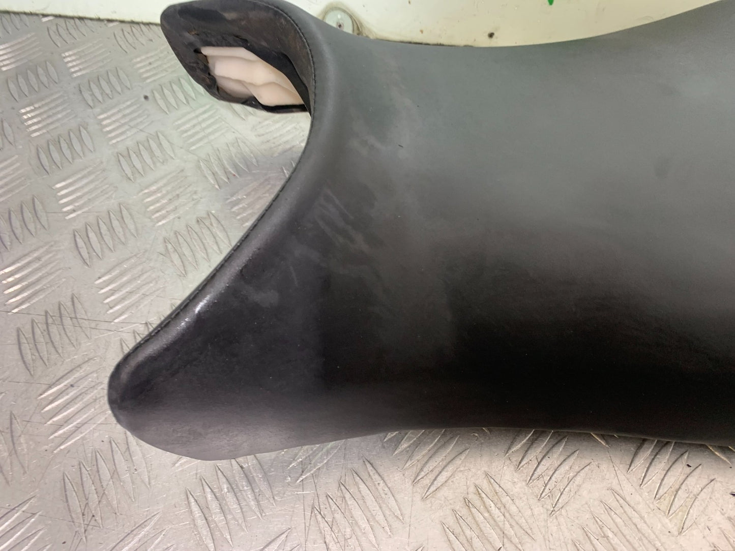 HONDA CBR1100 BLACKBIRD SEAT  YEAR 1999-2005 (CMB1232)