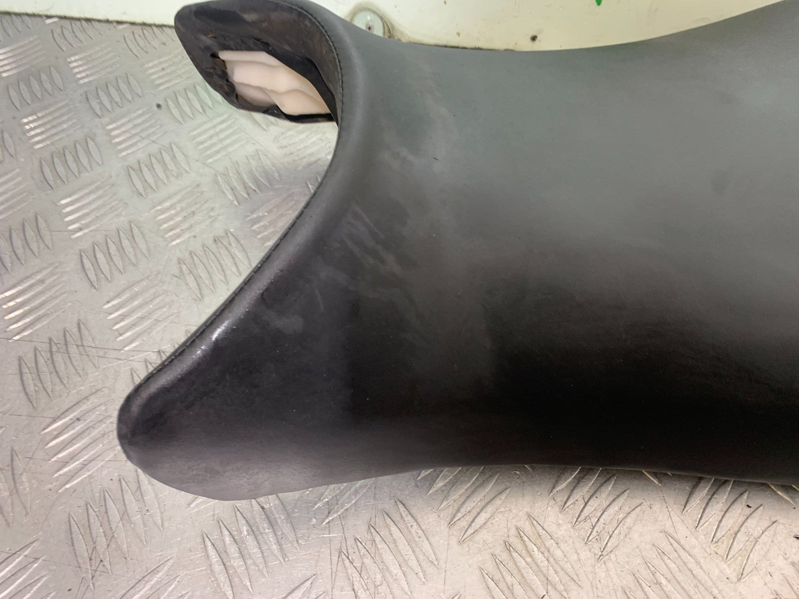 HONDA CBR1100 BLACKBIRD SEAT  YEAR 1999-2005 (CMB1232)