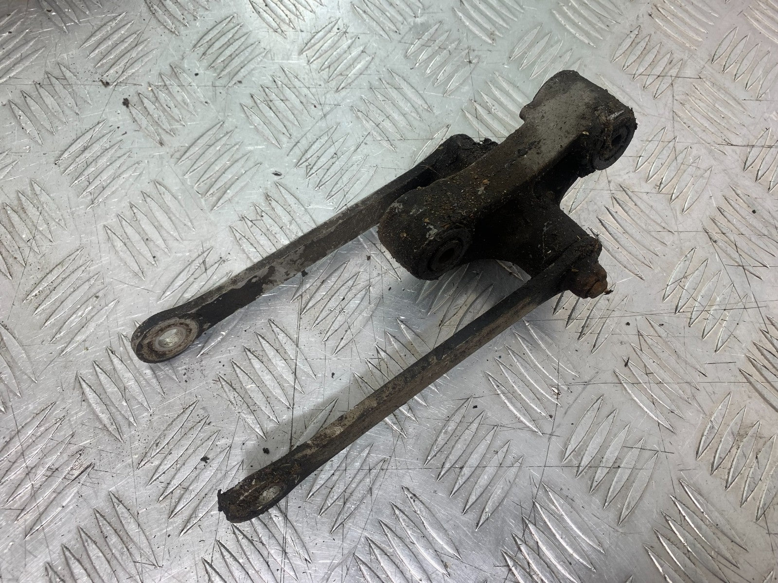 KAWASAKI ZX9R ZX9 E1 REAR SHOCK LINKAGE   YEAR 2000-01  (CMB1171)