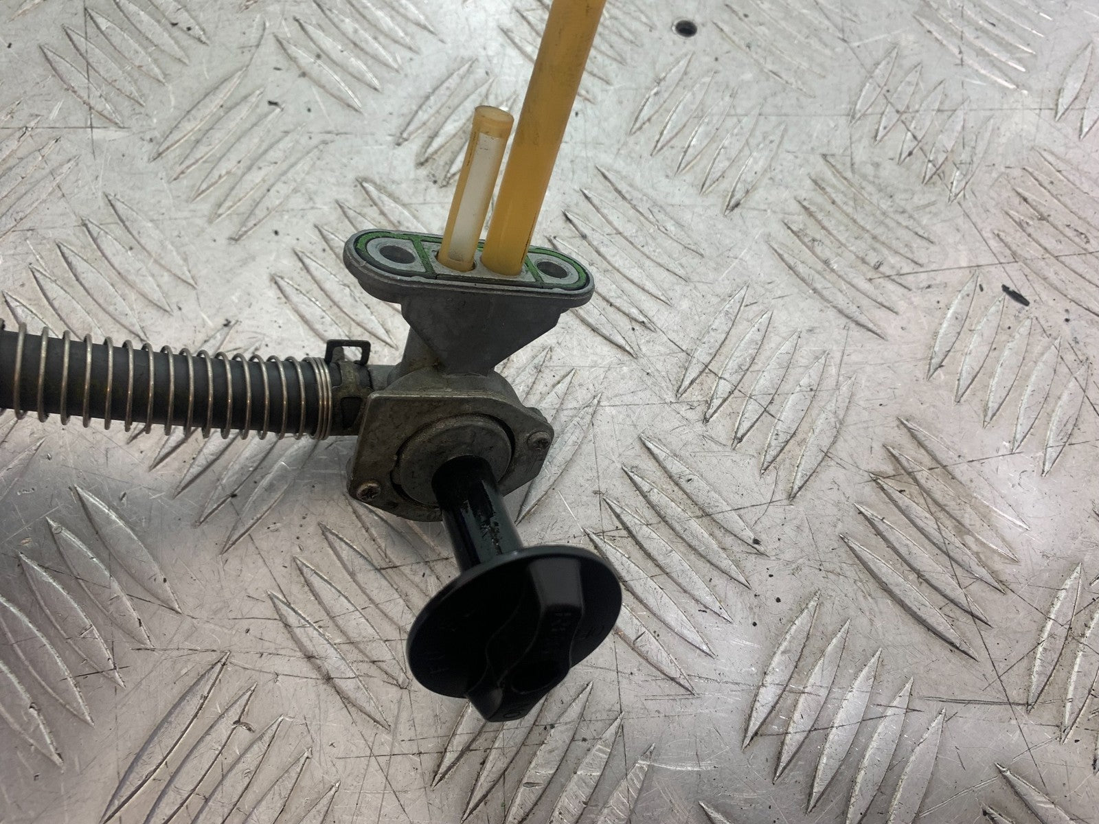 KAWASAKI ZX9R ZX9 E1 PETROL TAP AND KNOB   YEAR 2000-01 (CMB1171)