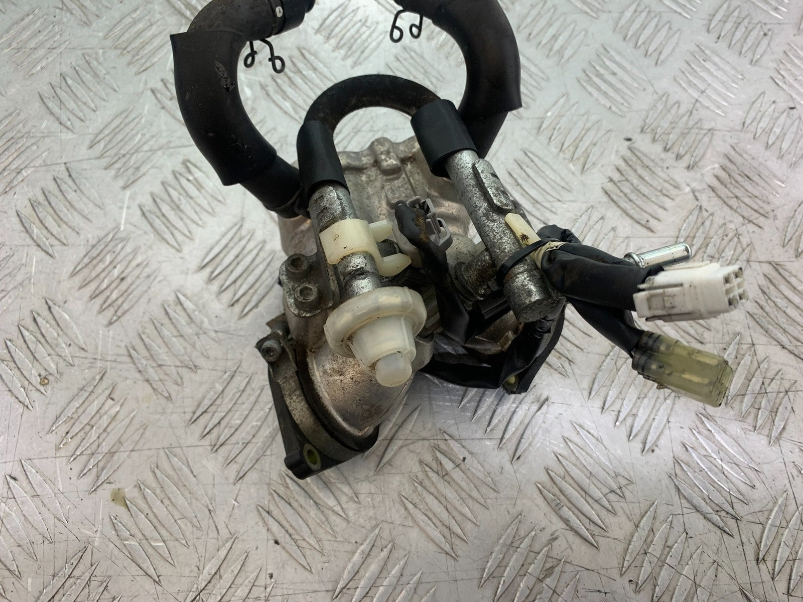 YAMAHA XVS 1300 MIDNIGHT STAR INJECTOR AND MANIFOLDS   YEAR 2007-16 (CMB1200)