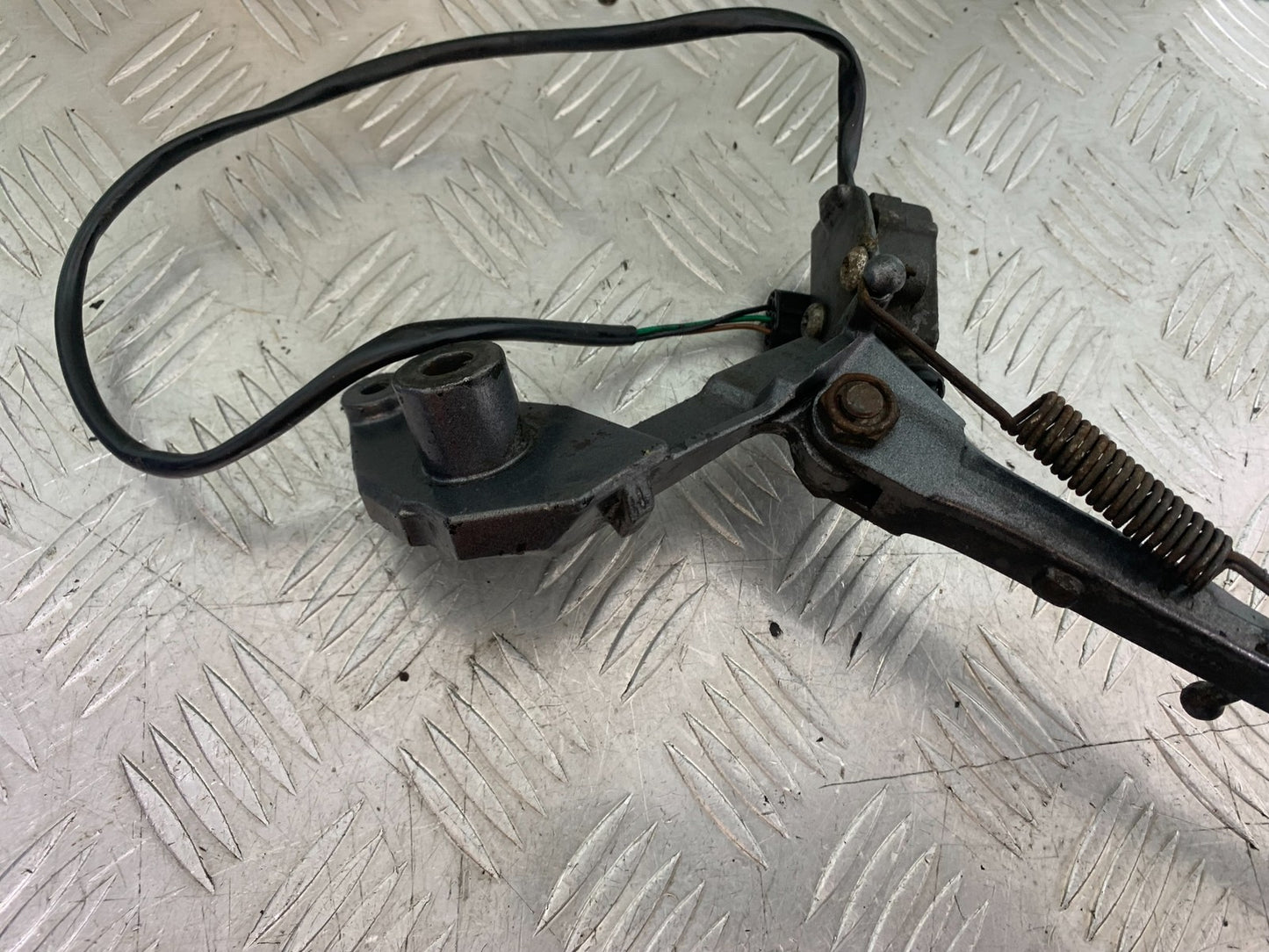TRIUMPH TROPHY 900 SIDE STAND  YEAR 1991-95 (CMB1251)