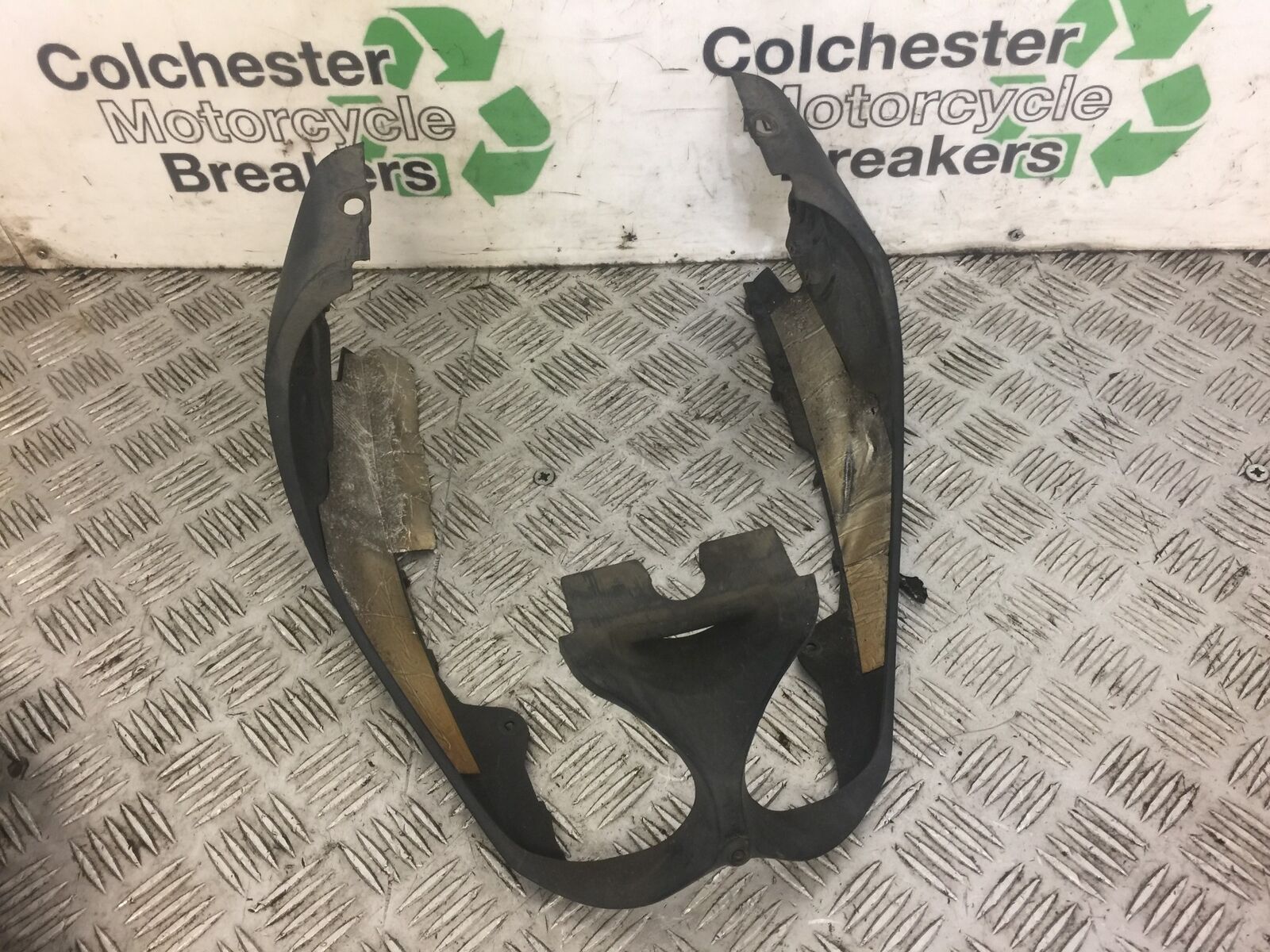 YAMAHA FZ6 SILENCER INFILL PANEL YEAR 2005 (STOCK 473)