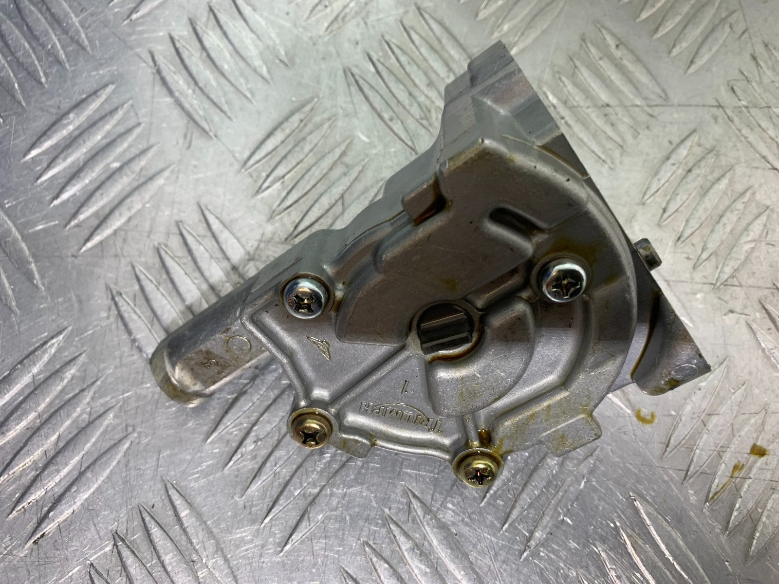 TRIUMPH 955I SPRINT RS OIL PUMP  YEAR 1999-04