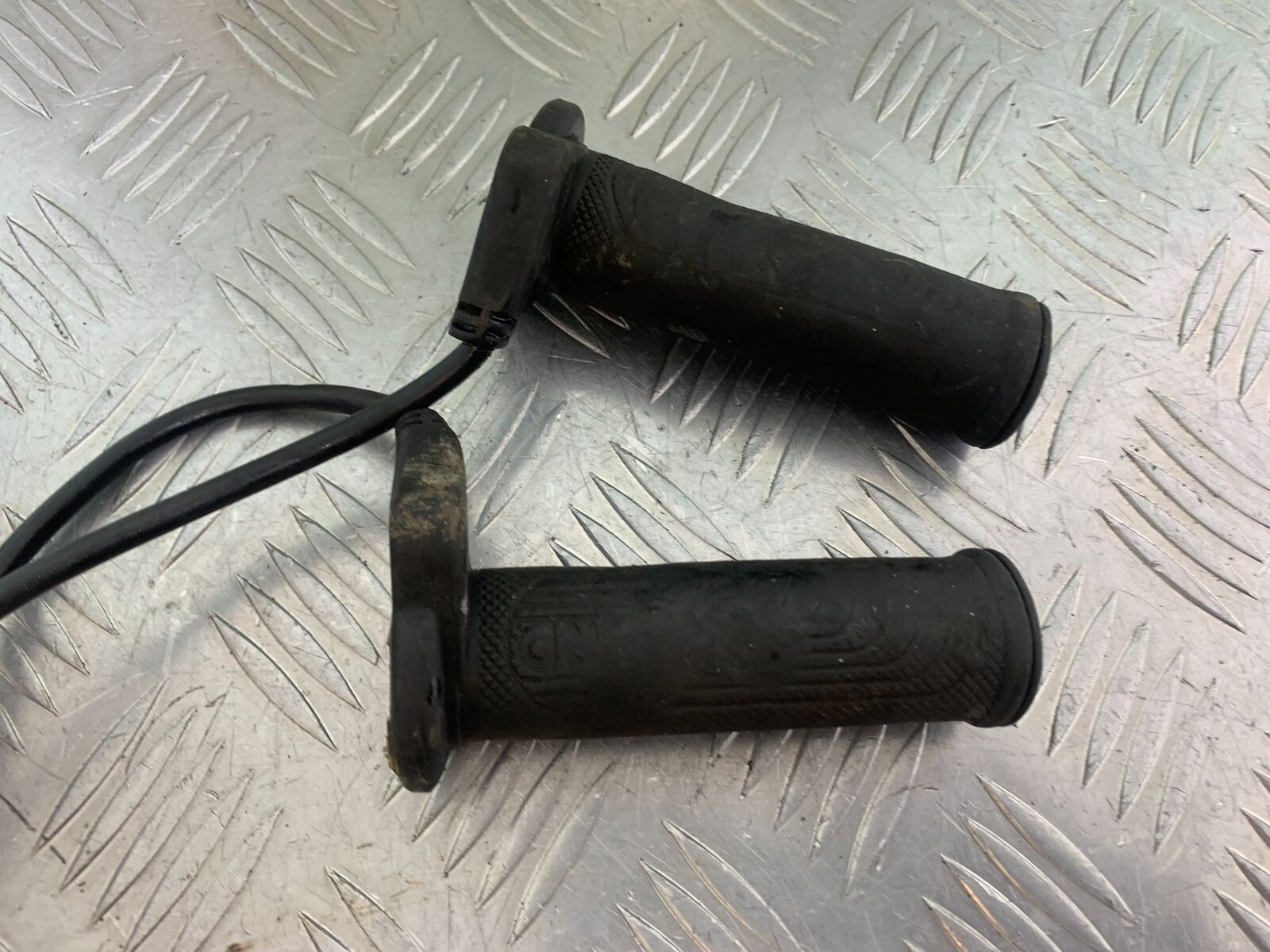 YAMAHA XJR1300 XJR 1300 HEATED GRIPS  YEAR  1999-2003 (CMB1119)