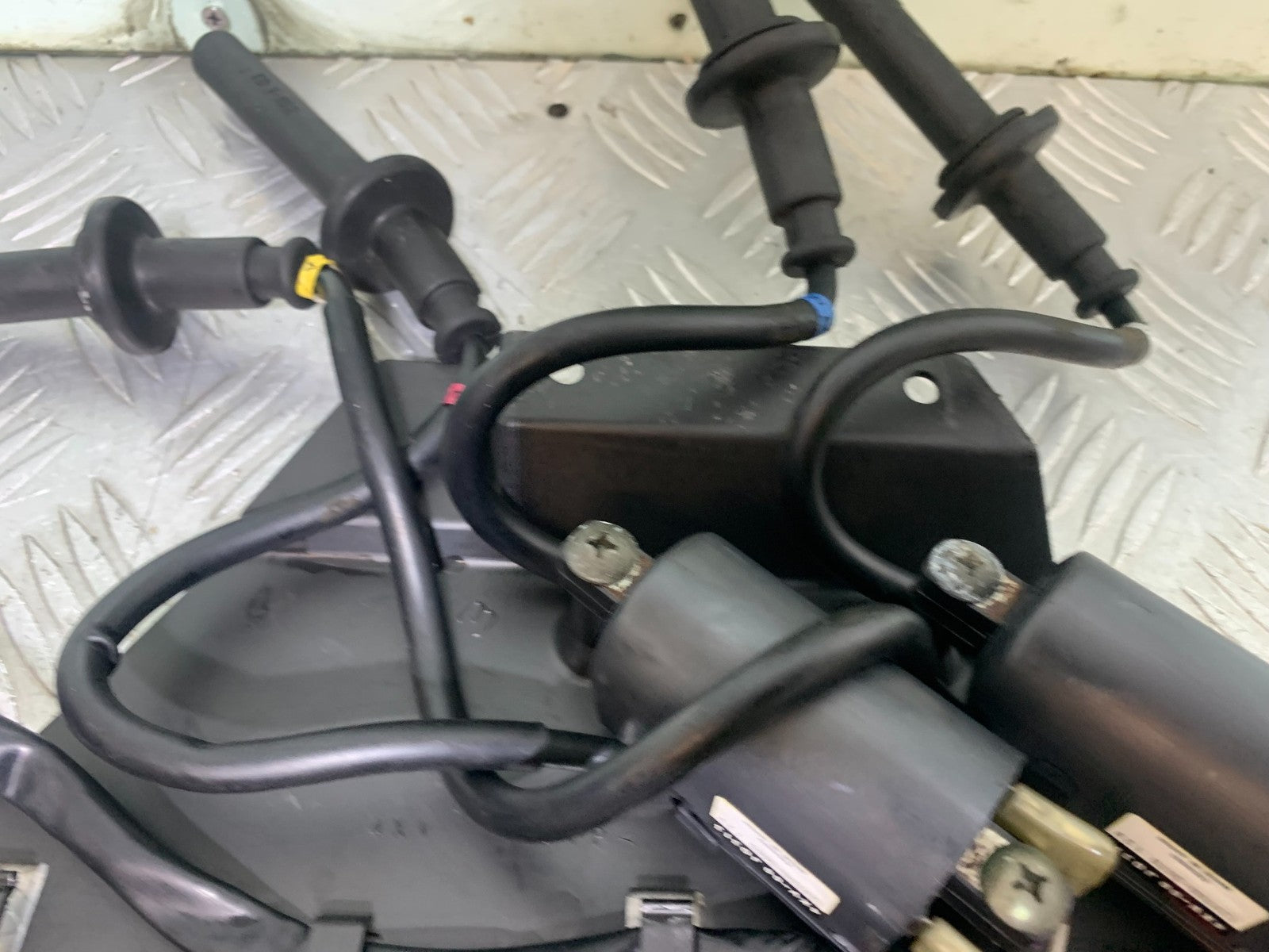 YAMAHA YZF R1 COILS AND CAPS  YEAR 1998-99 (CMB1291)