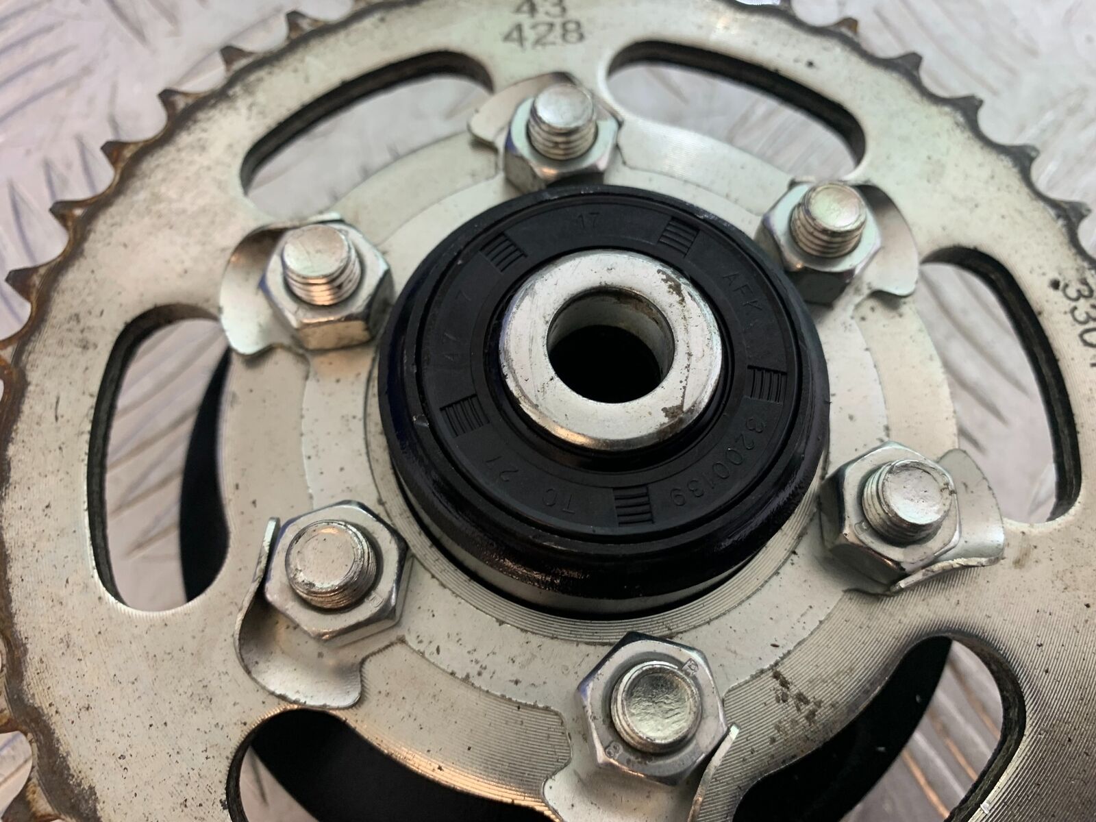 BENELLI BN125 BN 125 REAR SPROCKET CARRIER    YEAR 2018-2021 (CMB1080)