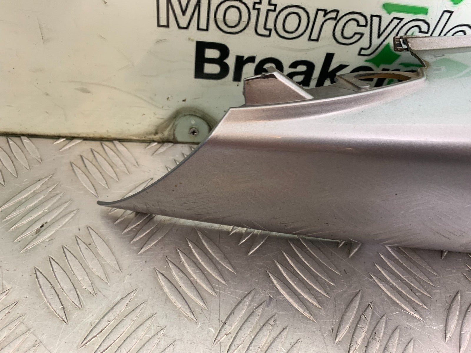 HONDA CBF600 CBF 600 RIGHT SEAT PANEL  YEAR 2004-07  (CMB1305)