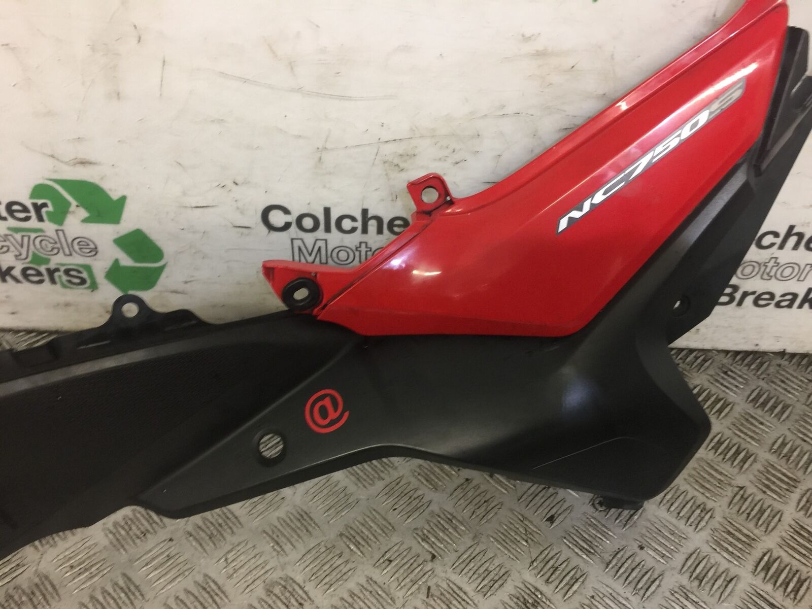 HONDA NC750 NC 750 SA-H RIGHT SEAT PANEL  2014-2018 (STOCK 608)