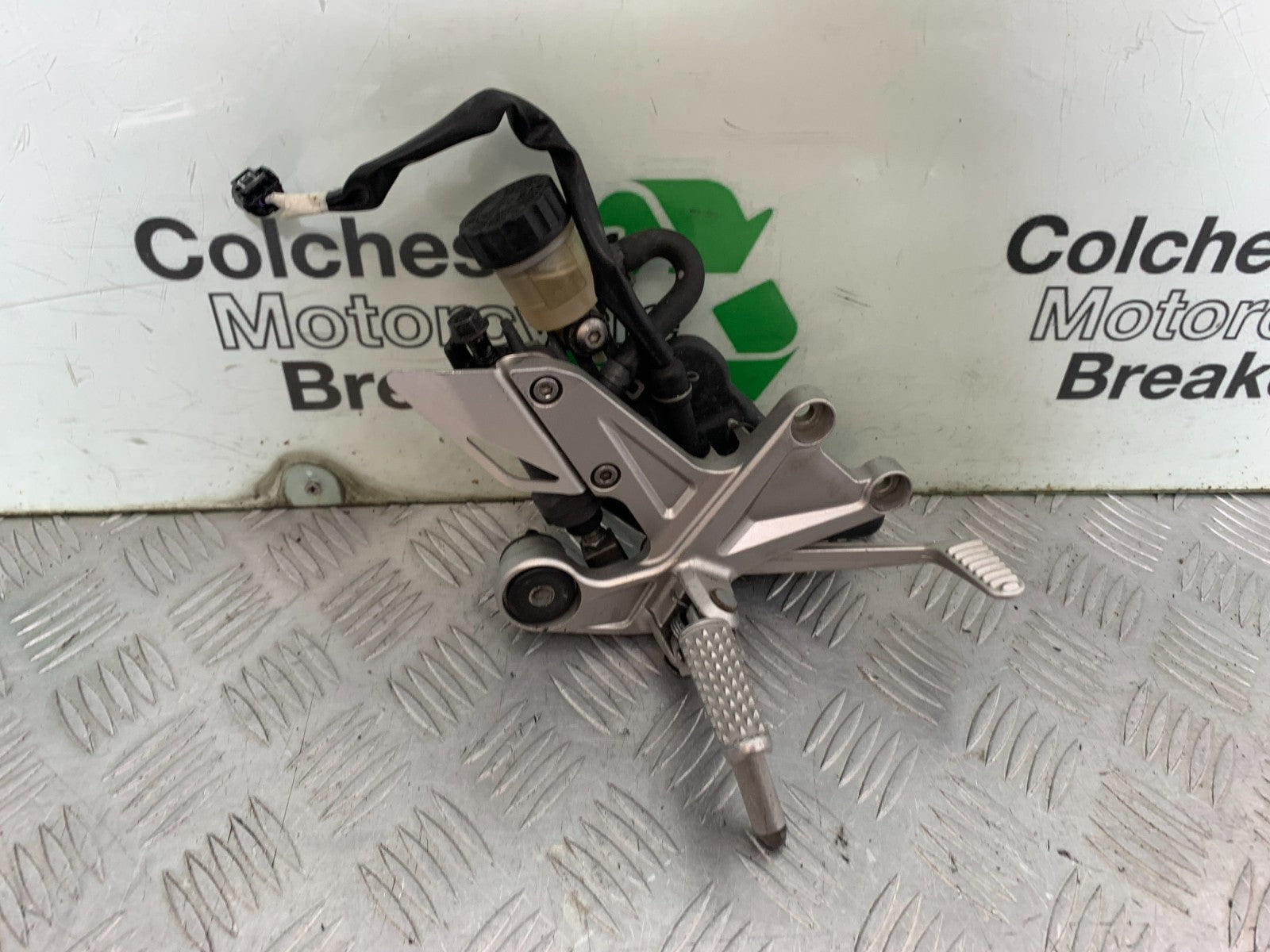 HONDA CBR1000 RR FRONT RIGHT HANGER  YEAR 2008-2011 (CMB1330)