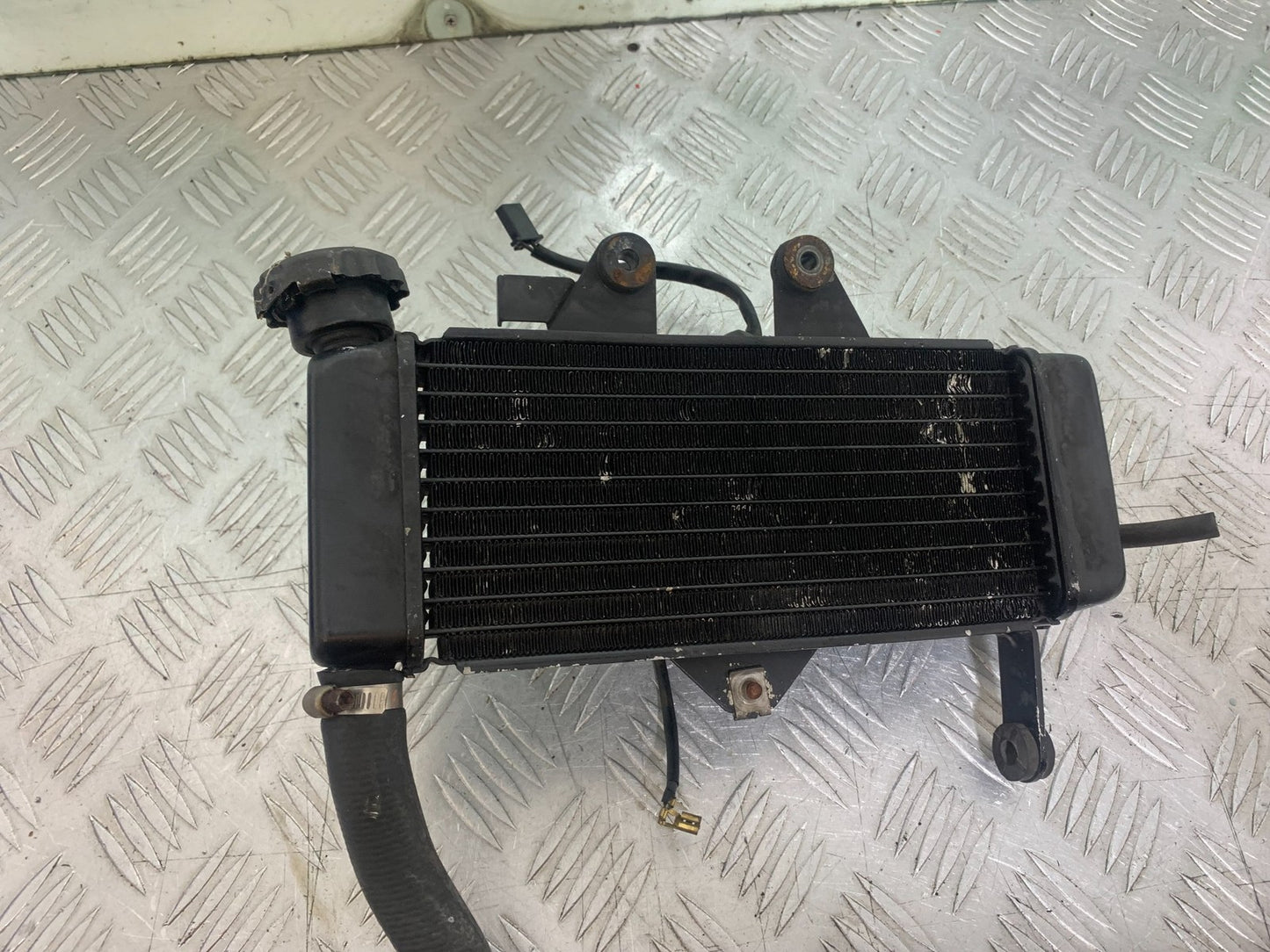 HONDA XL125 VARADERO RADIATOR   YEAR 2001-2006  (CMB1210)