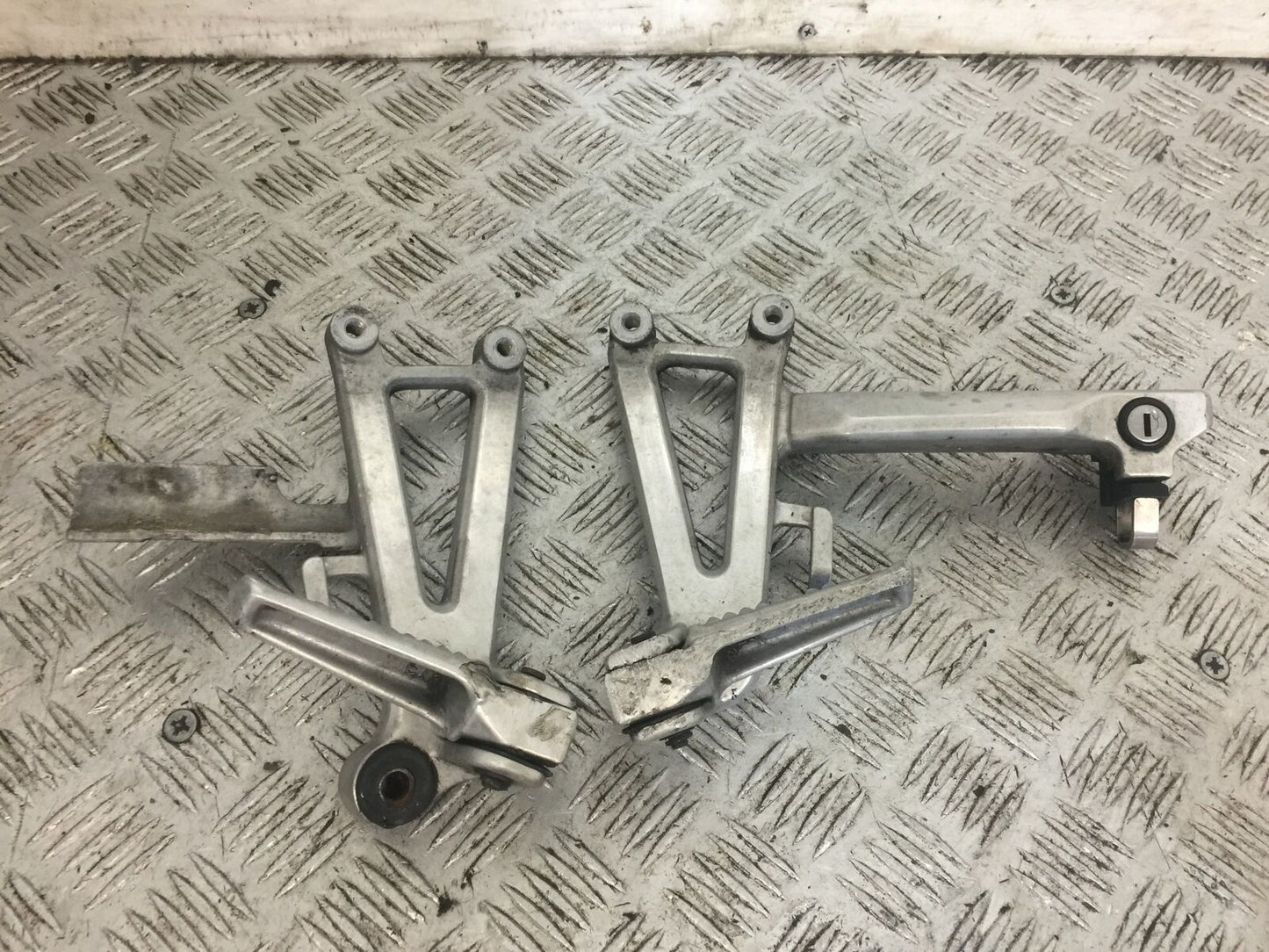 HONDA CBR600 CBR 600 REAR HANGERS AND PEGS   YEAR 1996 (STOCK 798)