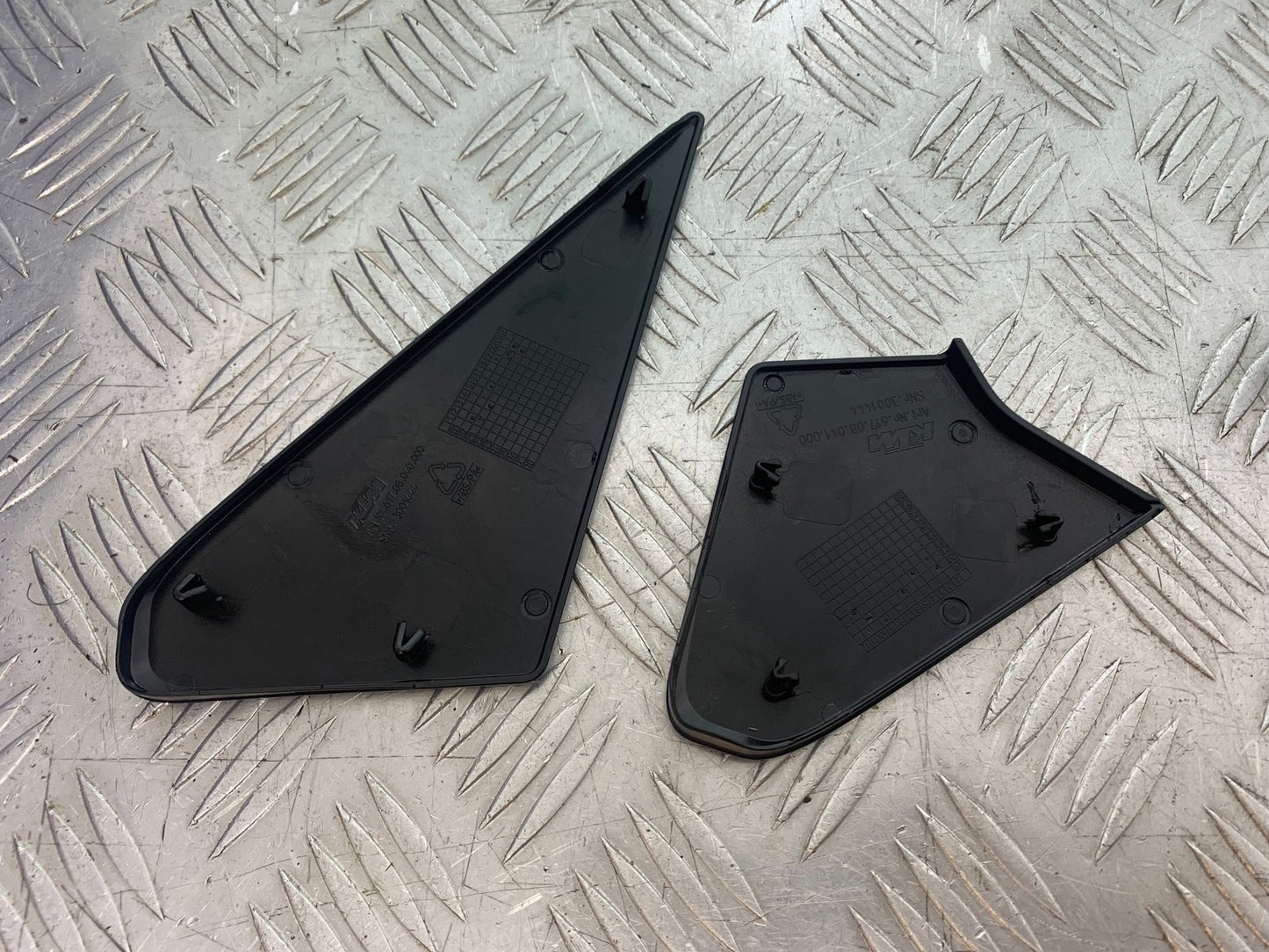 KTM 1290 SUPER DUKE R SUBFRAME INFILL COVERS   YEAR 2020-2024 (CMB1272)