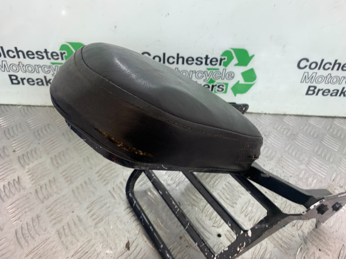 KAWASAKI VN1500 CLASSIC BACKREST AND PAD   YEAR 1999 -2006 (CMB1166)