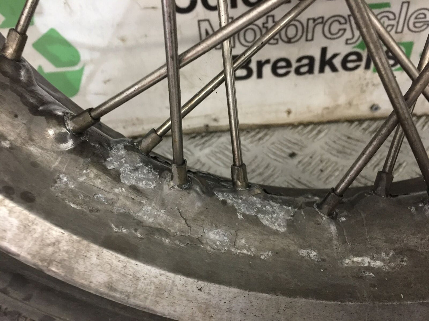 VICTORY V92 C FRONT WHEEL YEAR 2004 (STOCK 765)
