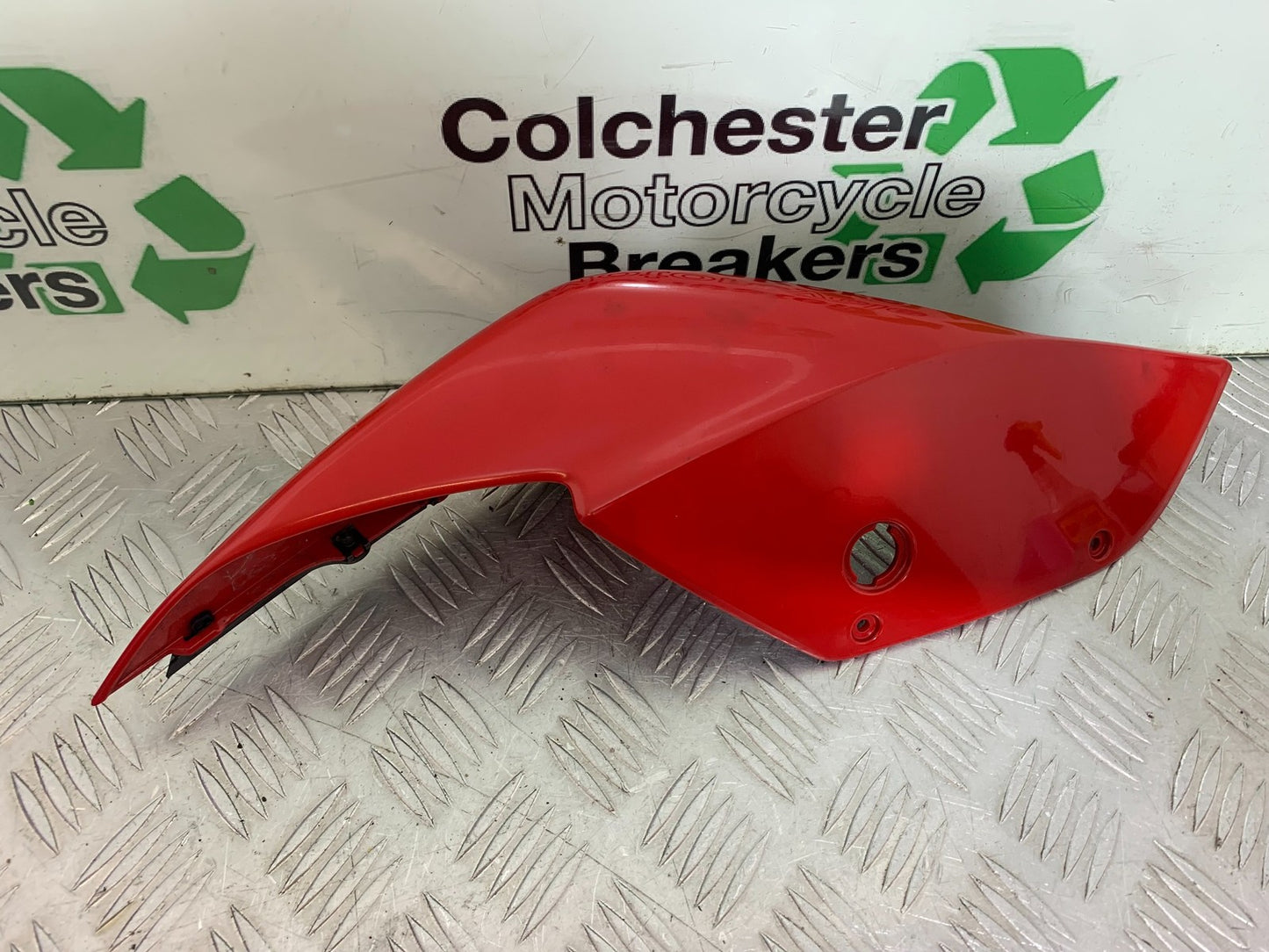DUCATI 1299 PANIGALE RIGHT SEAT PANEL   YEAR 2016 (CMB 1187)