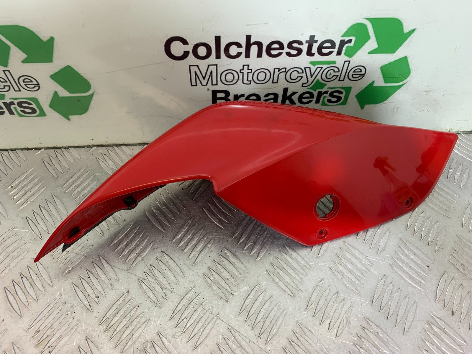 DUCATI 1299 PANIGALE RIGHT SEAT PANEL   YEAR 2016 (CMB 1187)