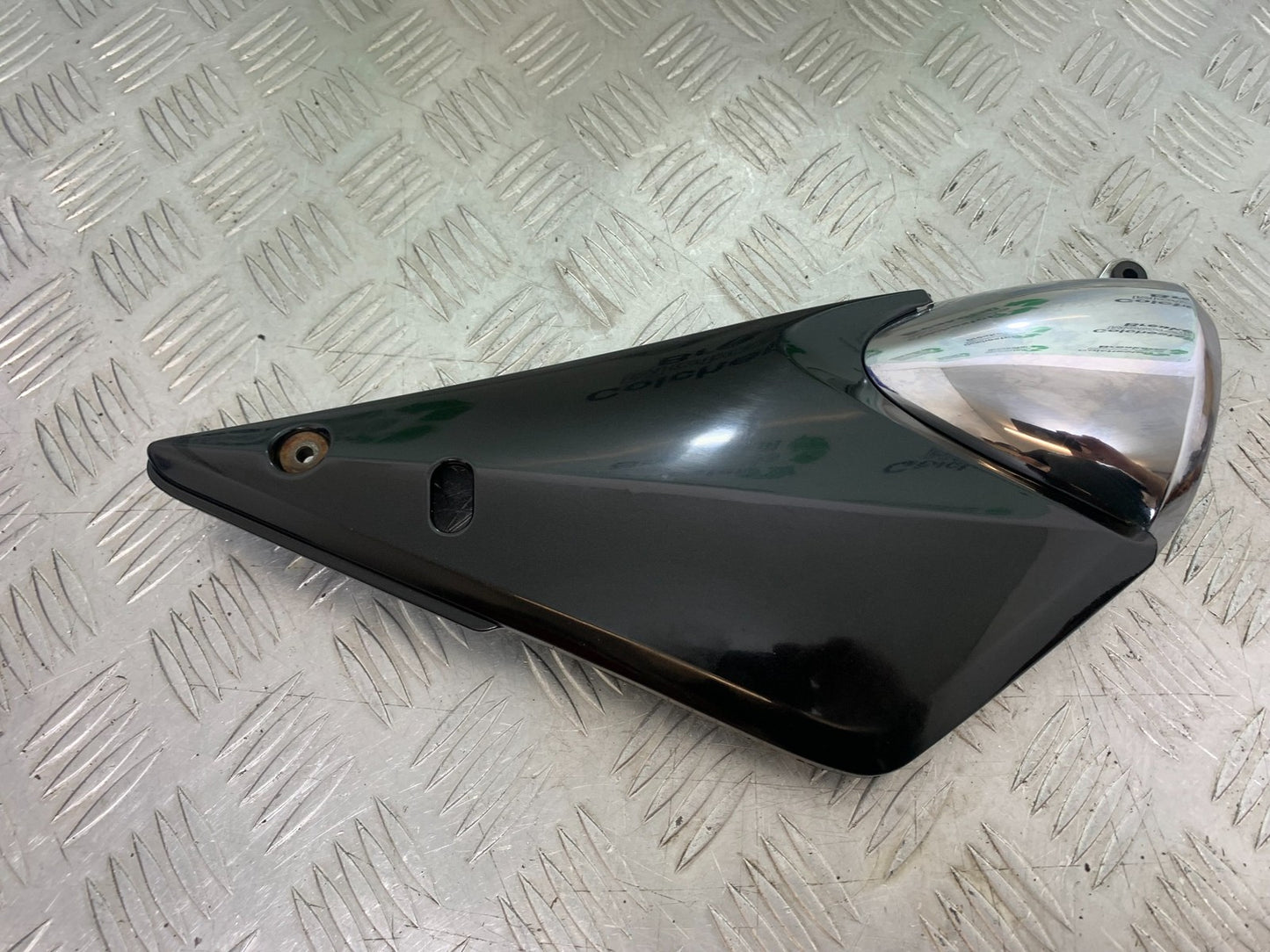 SUZUKI GSF1200 GSF 1200 BANDIT RIGHT SEAT PANEL  YEAR 2001-2004 (CMB1188)