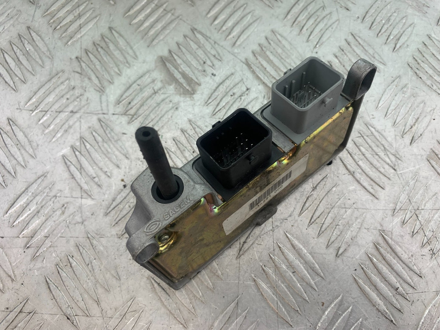 TRIUMPH 955i SPRINT ST ECU  1999-2004 (CMB1176)