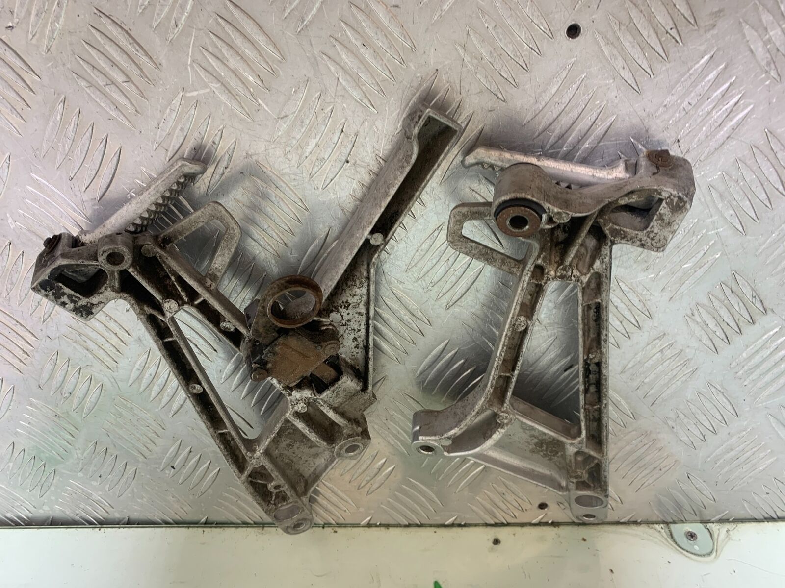 HONDA VFR750 VFR 750 FL-M-N-P REAR HANGERS   YEAR 1990-93 (CMB1093)