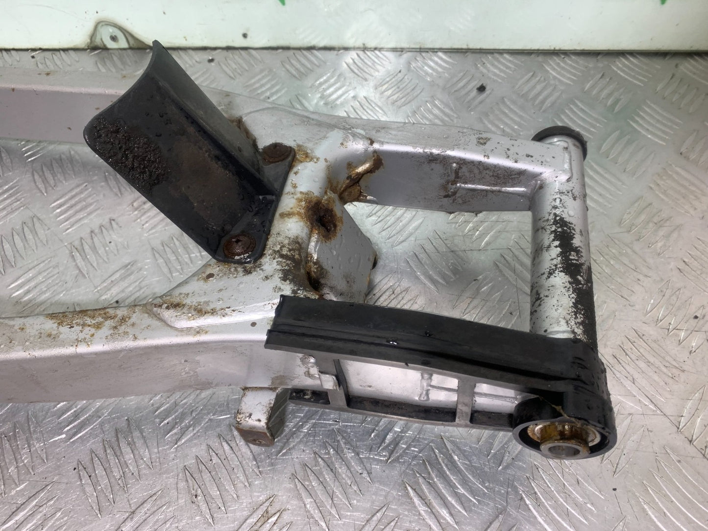 SUZUKI GS500 GS 500 SWINGARM  YEAR 2001-2008 (CMB1254)