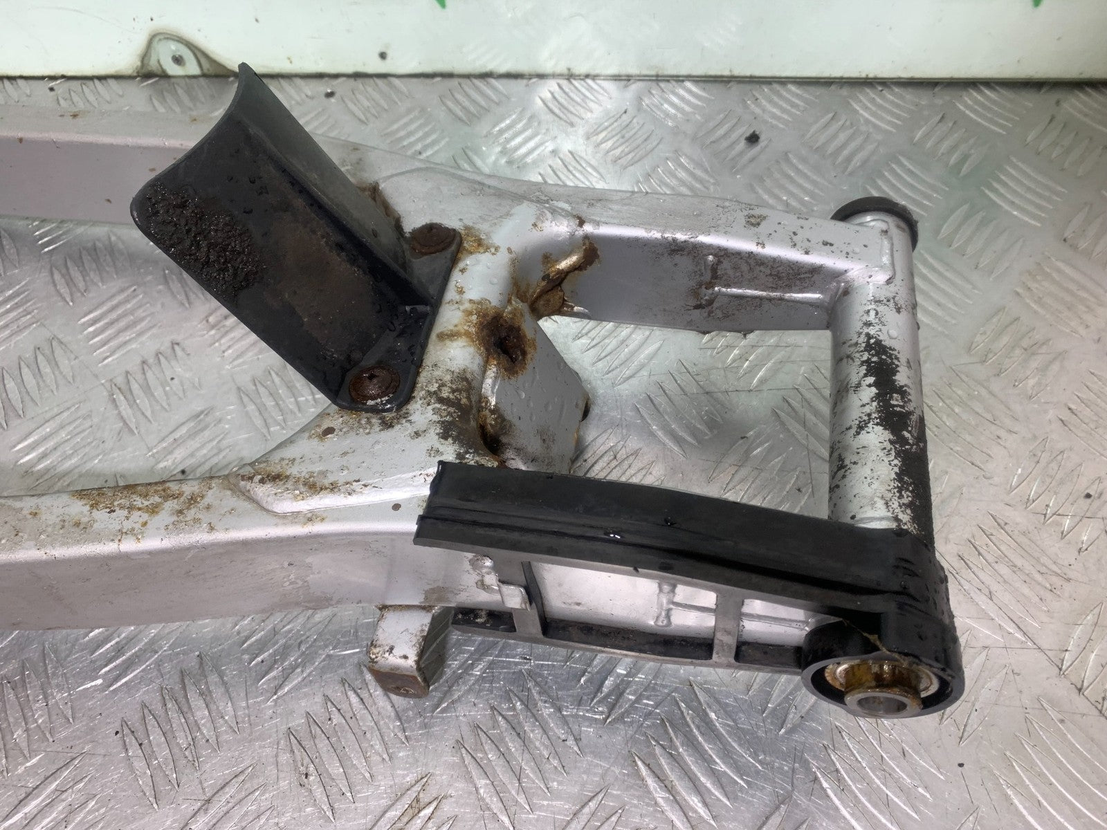 SUZUKI GS500 GS 500 SWINGARM  YEAR 2001-2008 (CMB1254)