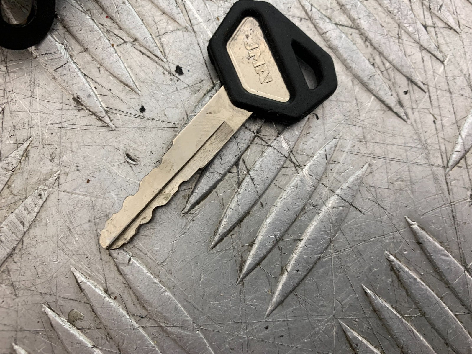 KAWASAKI ER6 N PETROL CAP SEAT LOCK KEY YEAR 2012-2017 (CMB1324)