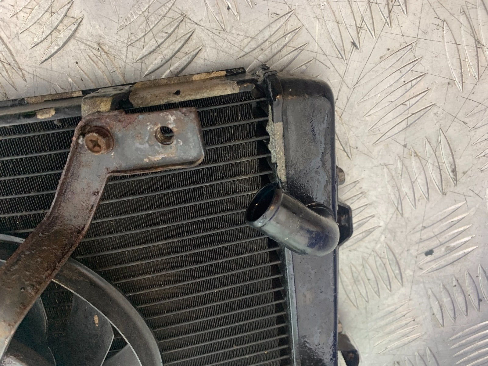 TRIUMPH 675 STREET TRIPLE R RADIATOR AND FAN  YEAR 2013 - 2016 (CMB1221)