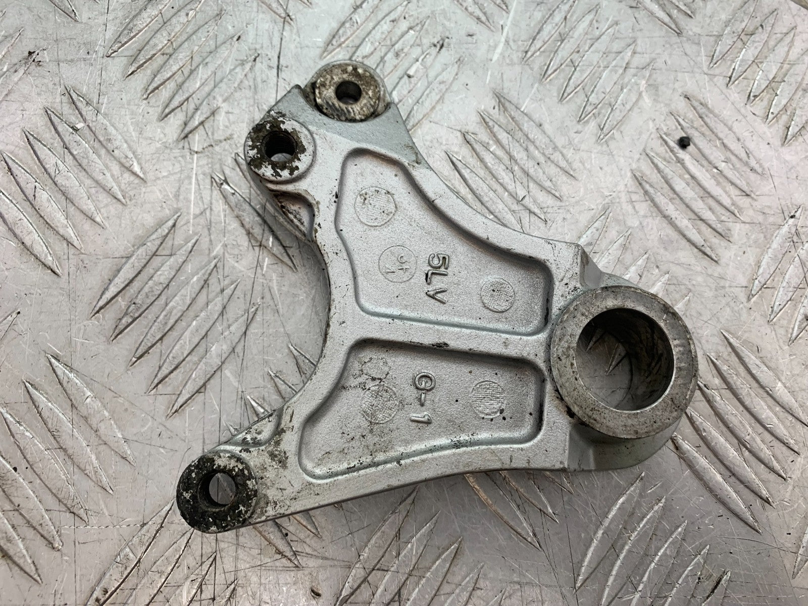 YAMAHA FZS1000 FAZER REAR CALIPER BRACKET   YEAR 2001-05 (CMB1275)