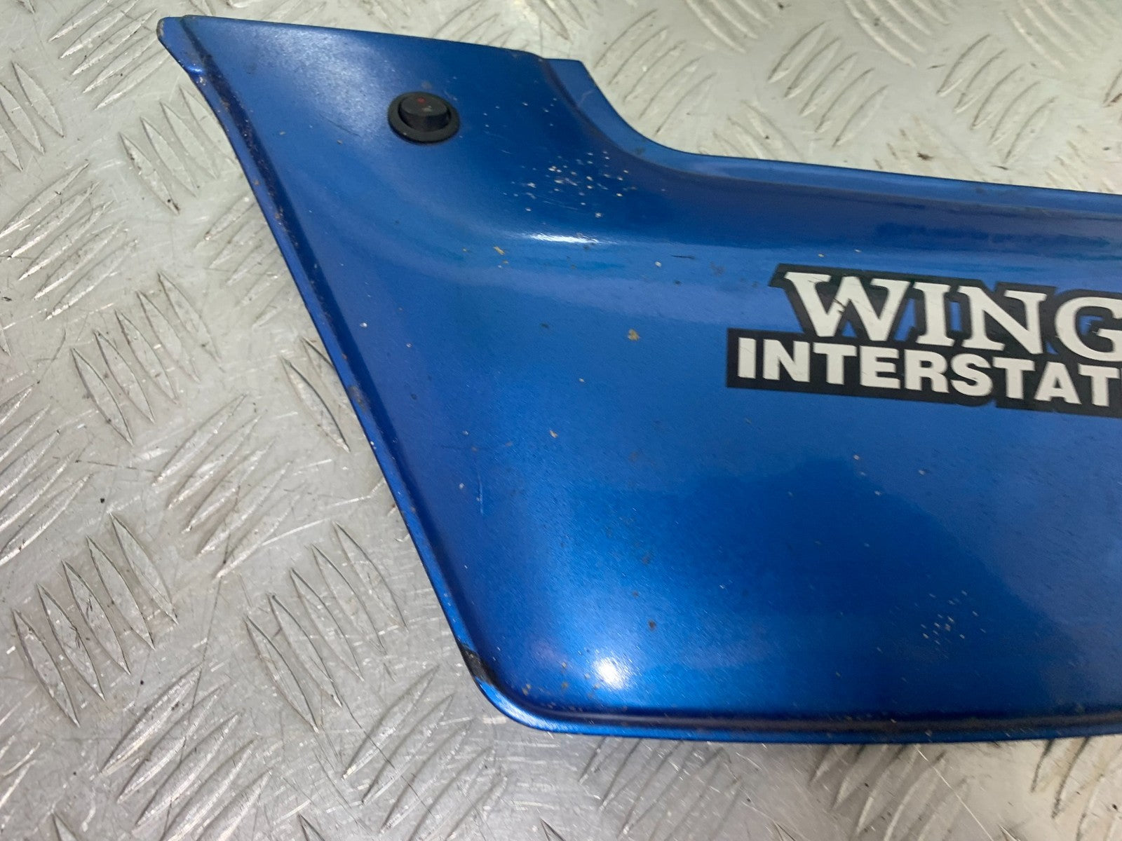 HONDA GL500 GL 500 SILVERWING LEFT SEAT PANEL   YEAR 1981-82 (CMB1168)