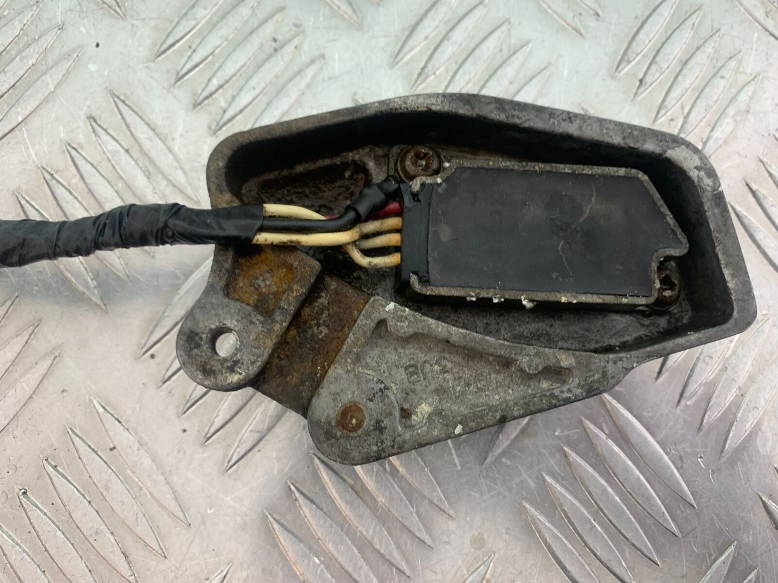 YAMAHA XV535 XV 535 VIRAGO REGULATOR  YEAR 1994-02 (CMB1044)