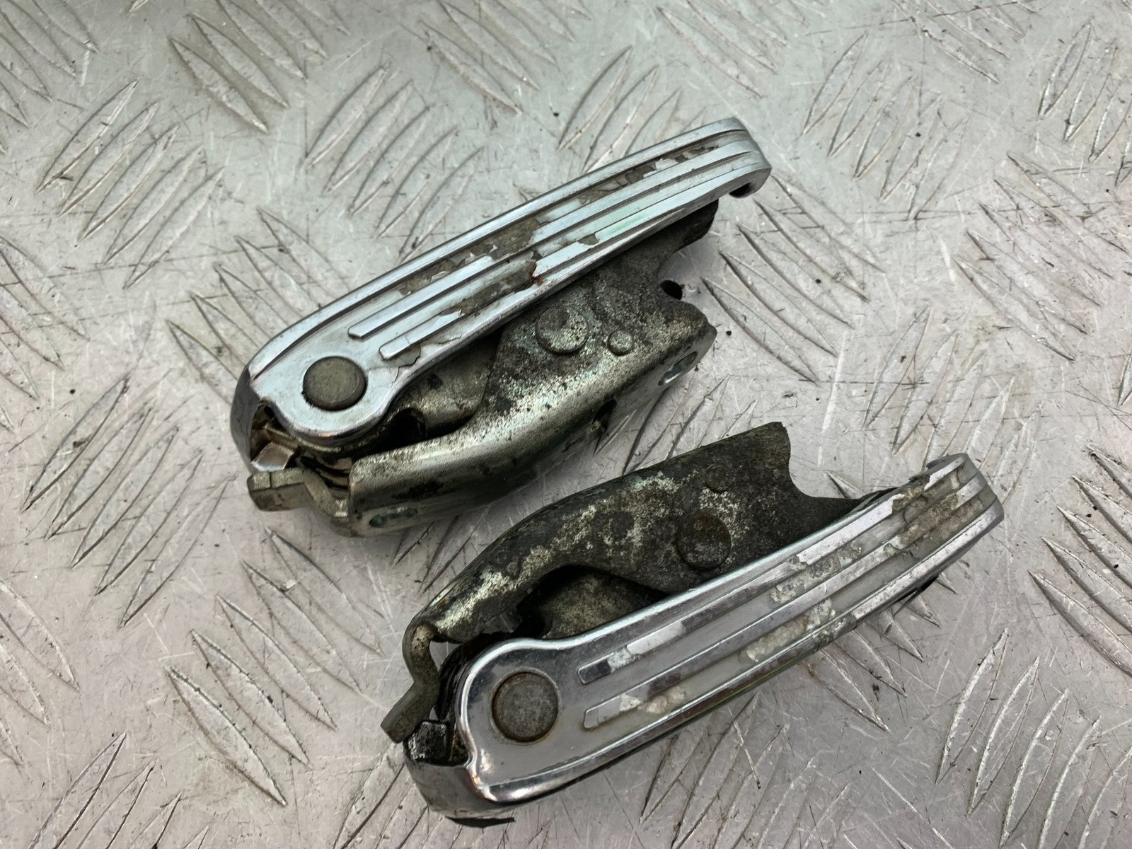 PIAGGIO VESPA GT125 L FOOTPEGS   YEAR 2003 (CMB1300)