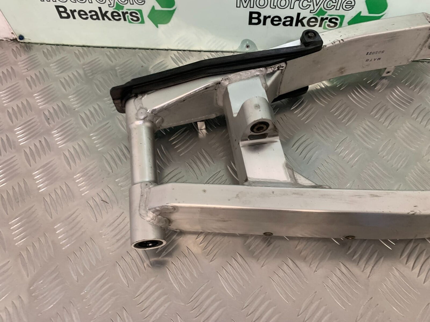 HONDA CBR1100 BLACKBIRD SWINGARM   YEAR 1996-1998 (STOCK 936)