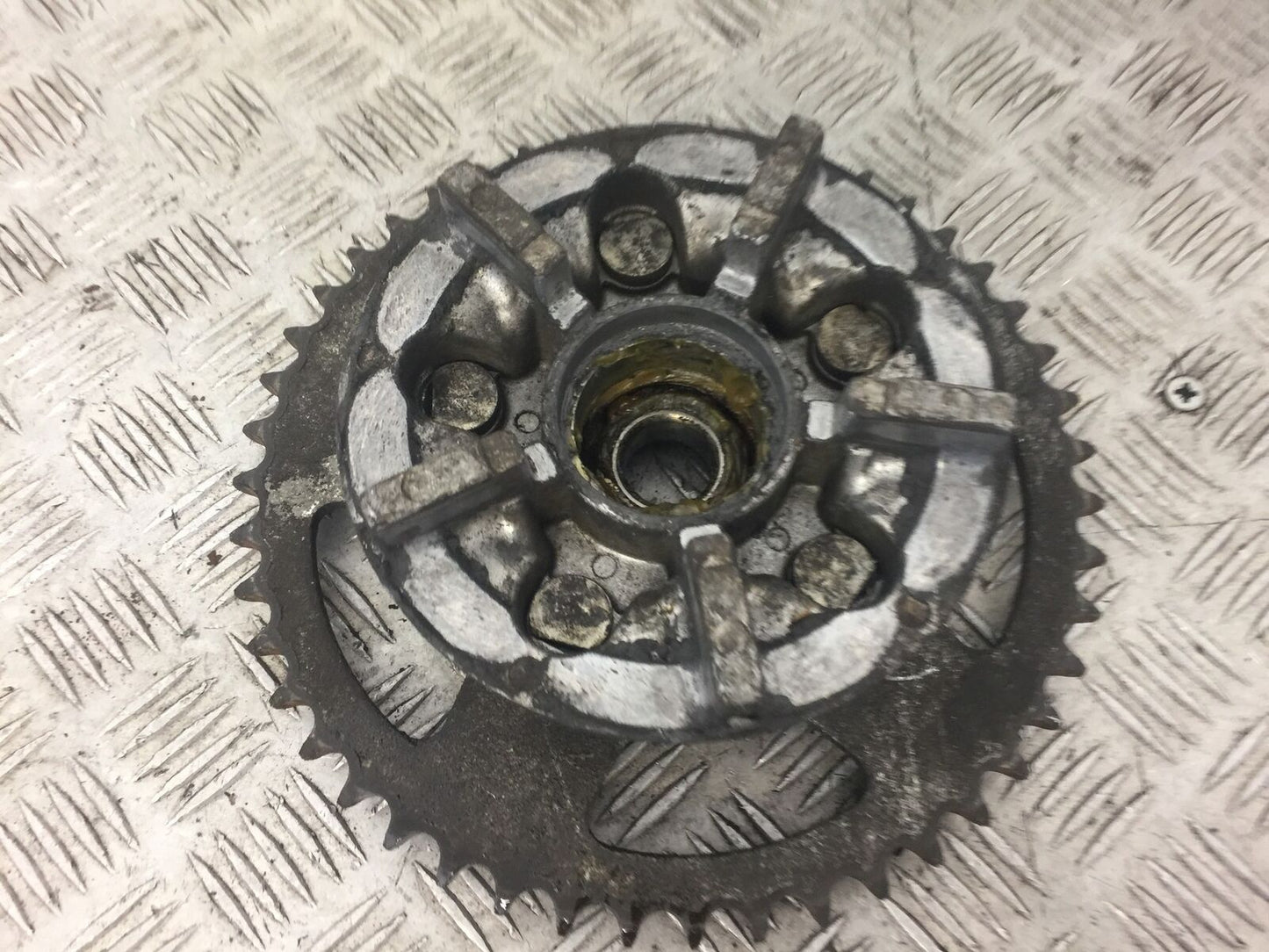 SUZUKI GSF600 GSF 600 BANDIT REAR SPROCKET CARRIER  YEAR 1997 stock 332