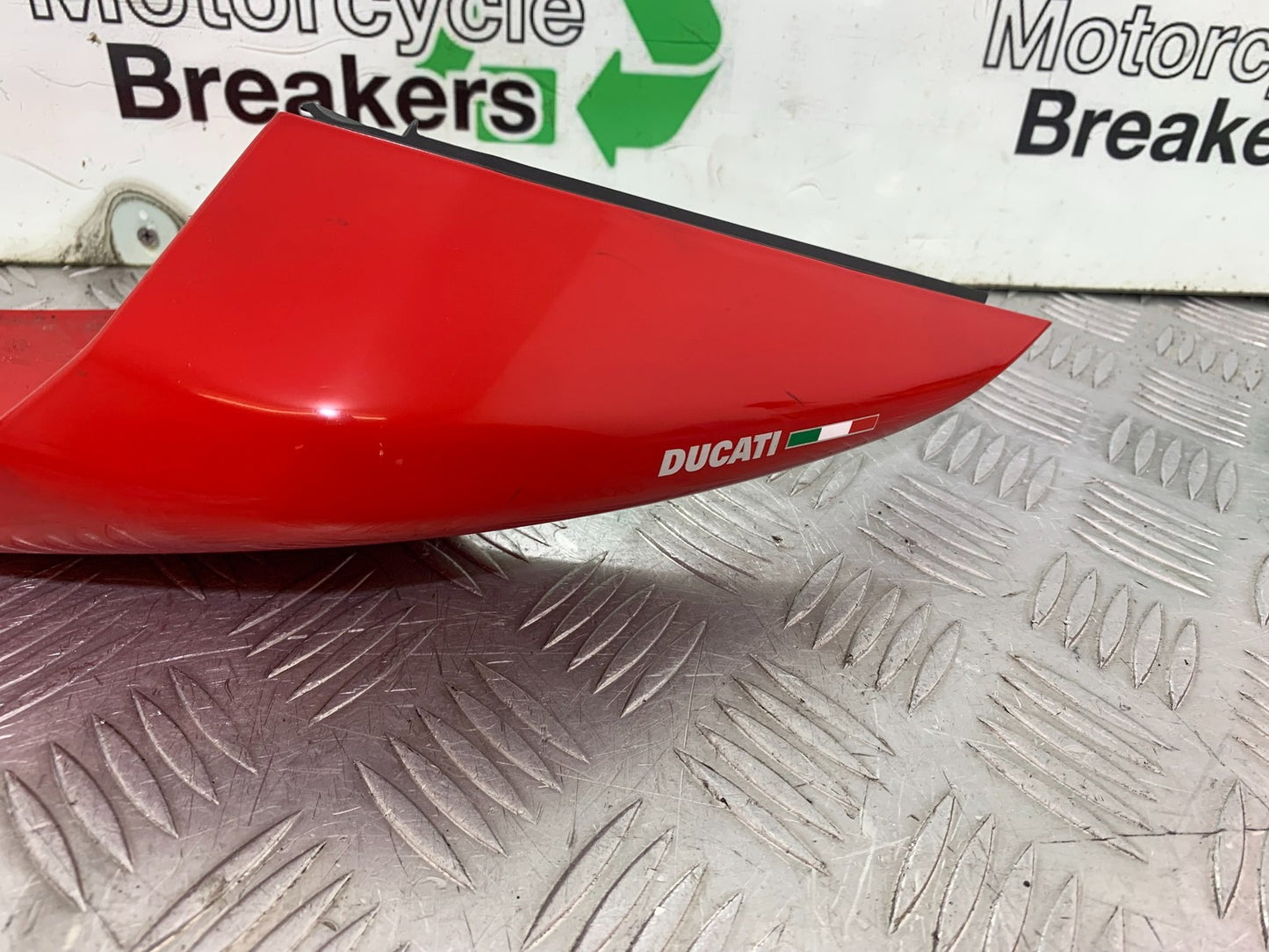 DUCATI 1299 PANIGALE LEFT SEAT PANEL   YEAR 2016 (CMB 1187)