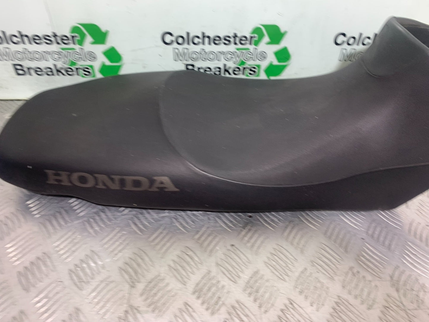 HONDA XL125 VARADERO SEAT   YEAR 2001-2006  (CMB1210)