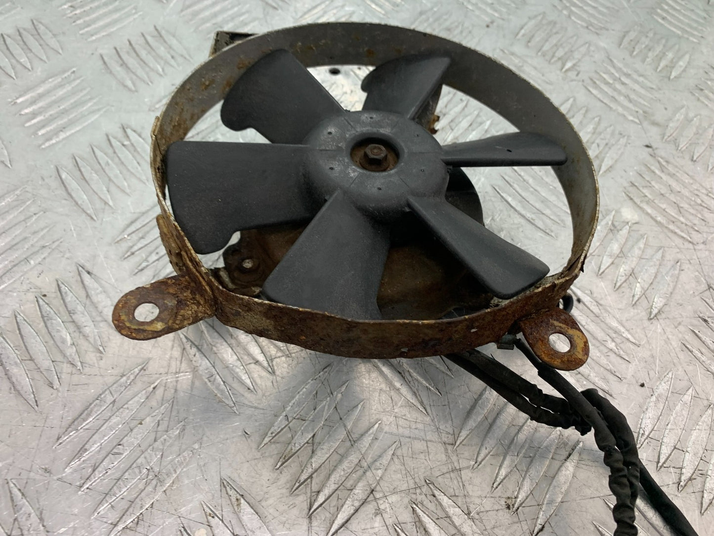 HONDA CB600 CB 600 HORNET RADIATOR FAN  YEAR 1998-2002 (CMB1297)